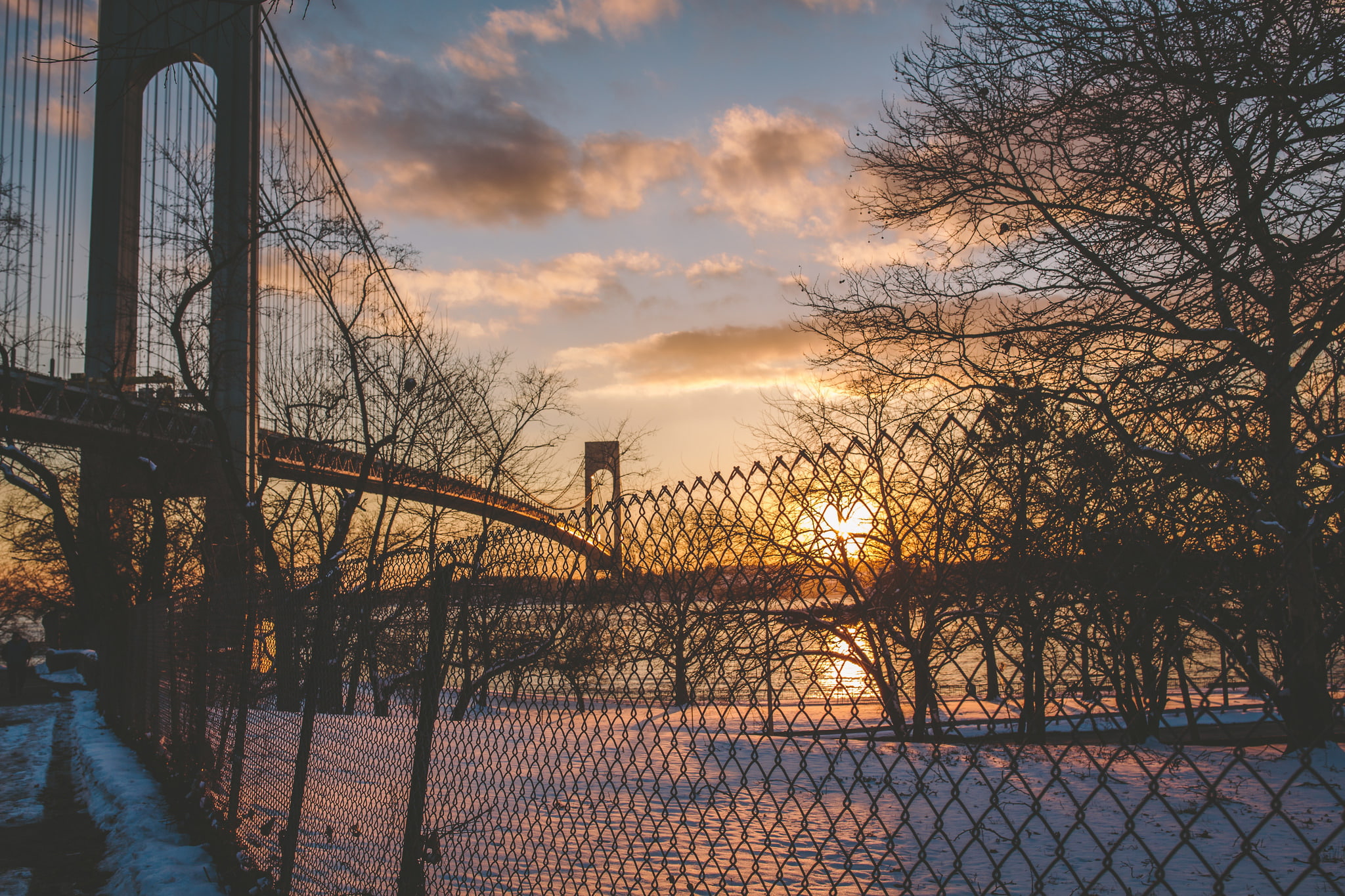 United States, Queens, Long Island, snow, East River, river, New York, Bronx-Whitestone bridge, clouds, the fence, sunset, 1080P, winter, the sun, Bronx, HD Wallpaper