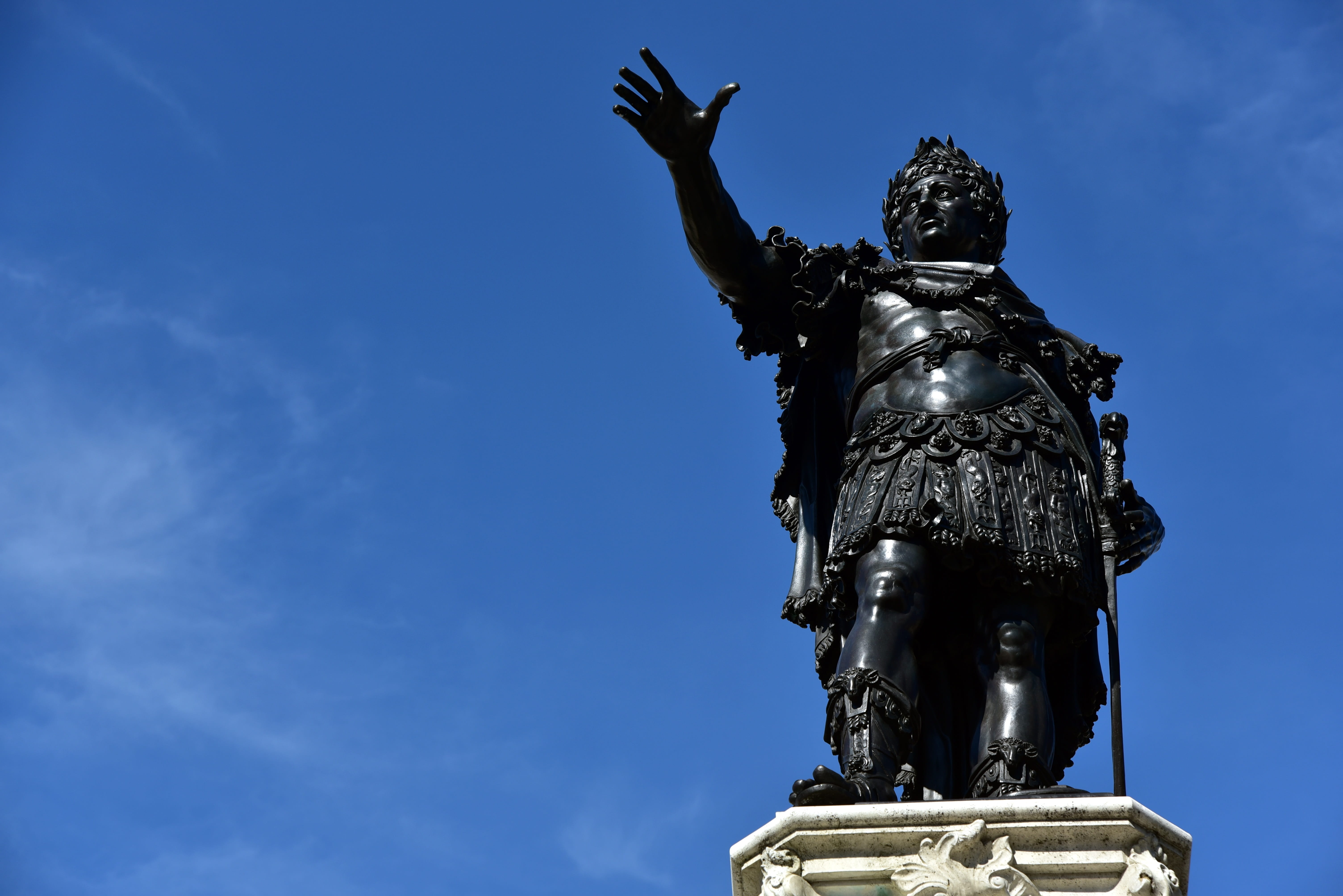 the past, ruler, monument, blue, 5K, clear sky, day, bronze, figure, human representation, augsburg, art and craft, augustus fountain, man, sky, statue, HD Wallpaper