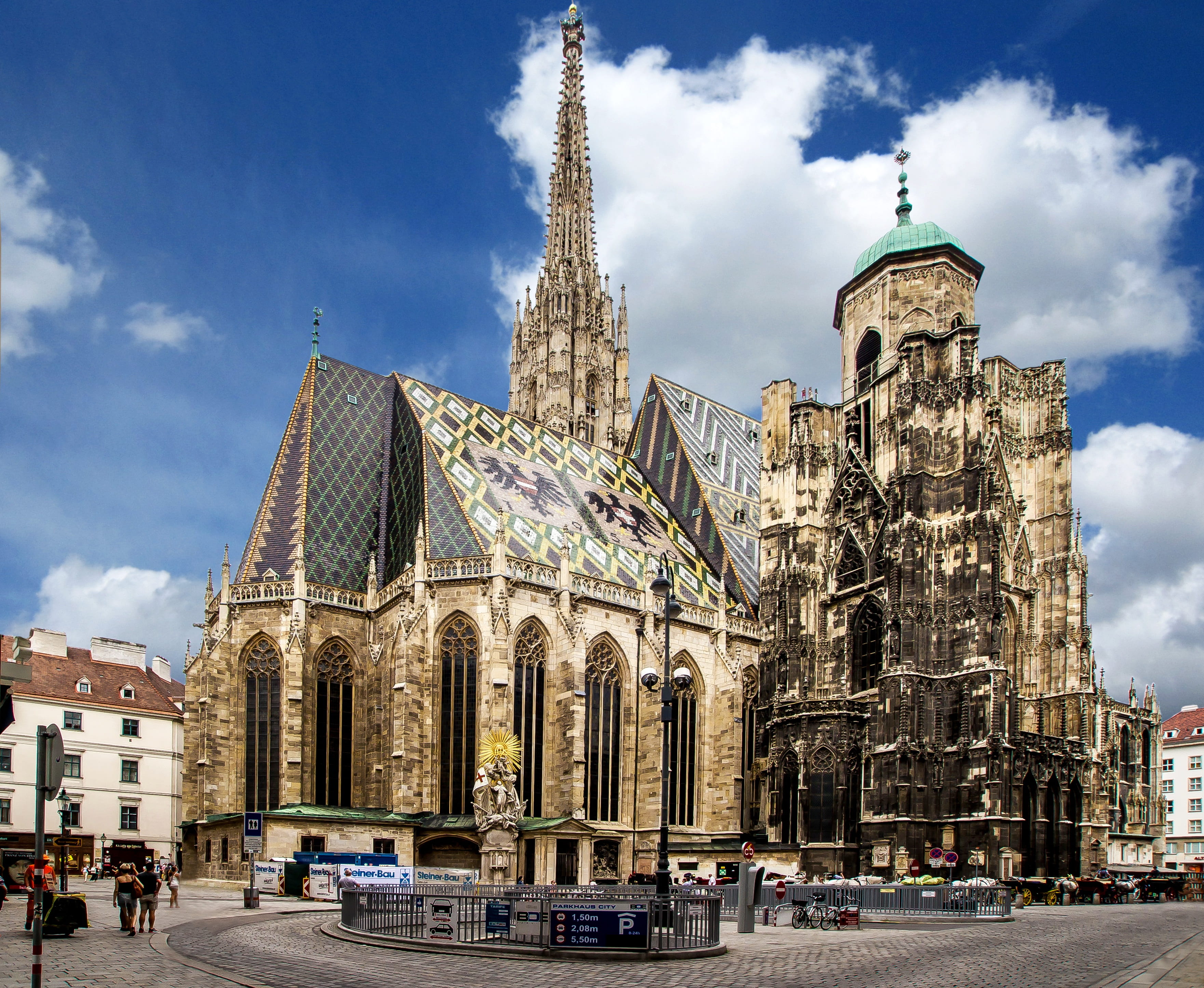 spirituality, downtown, architecture, incidental people, travel, spire, built structure, 2K, vienna, religion, brown, cloud - sky, place of worship, outdoors, HD Wallpaper