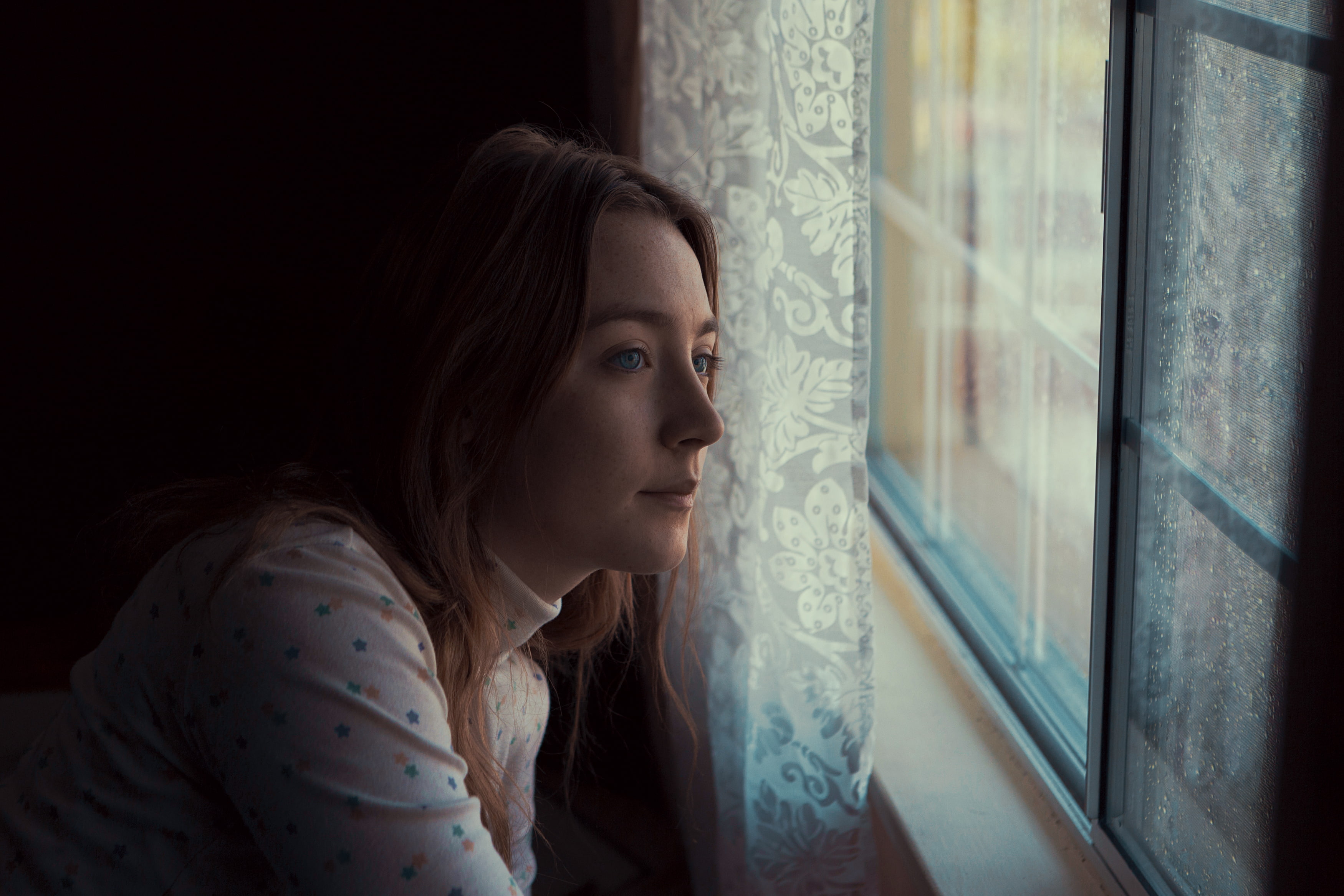 Pennsylvania, 2K, Saoirse Ronan, actress, look, window, Stockholm, HD Wallpaper