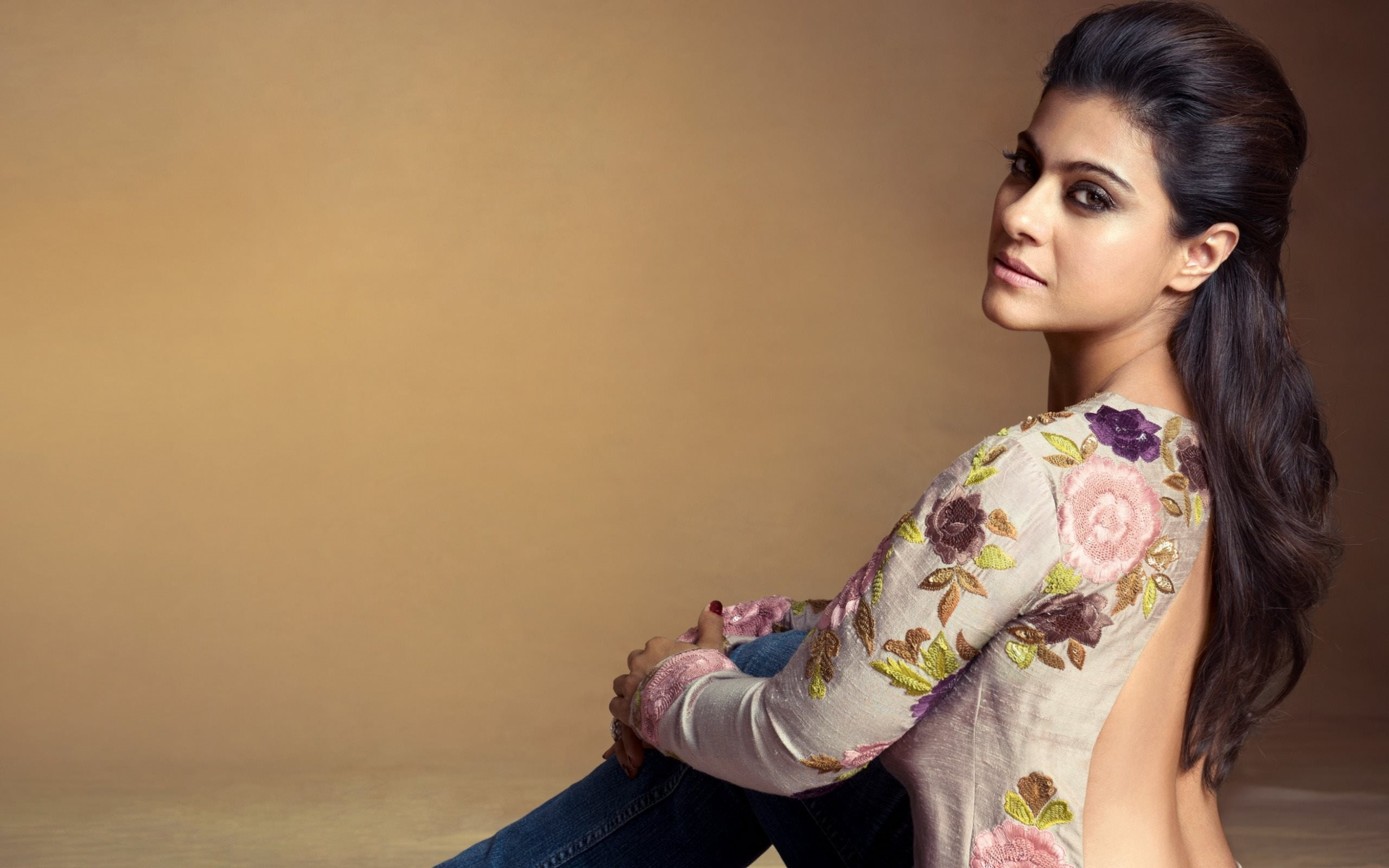 portrait, young women, women, lifestyles, copy space, looking, beautiful woman, looking at camera, backless, 2K, adult, side view, real people, kajol, HD Wallpaper
