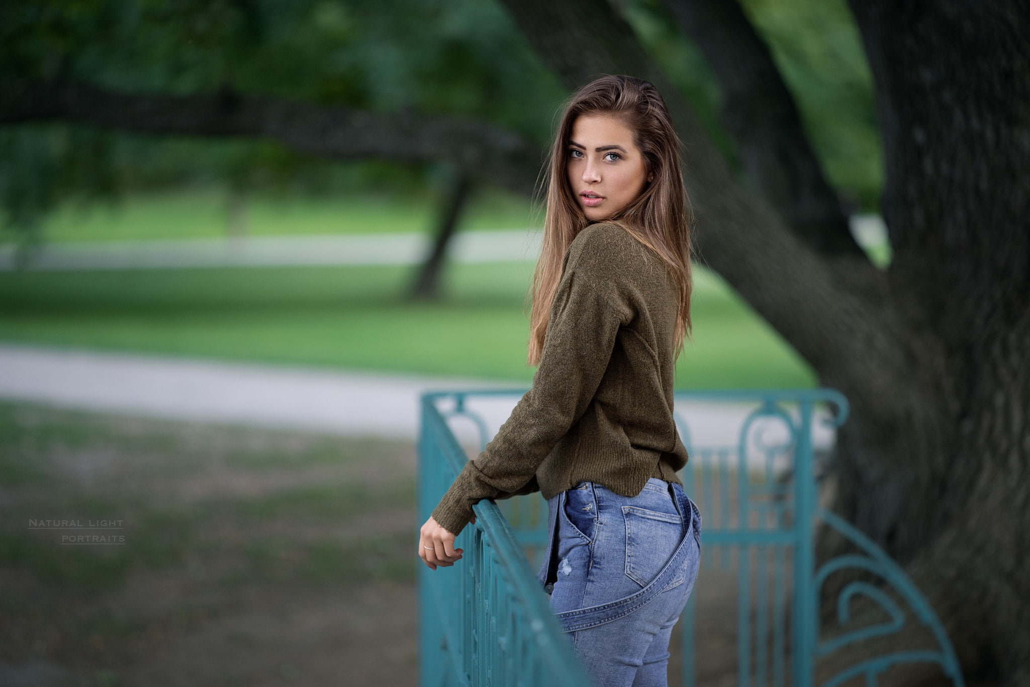 face, real people, one person, leisure activity, brunette, Robert Chrenka, looking at viewer, adult, lifestyles, beauty, focus on foreground, tree, young women, HD Wallpaper