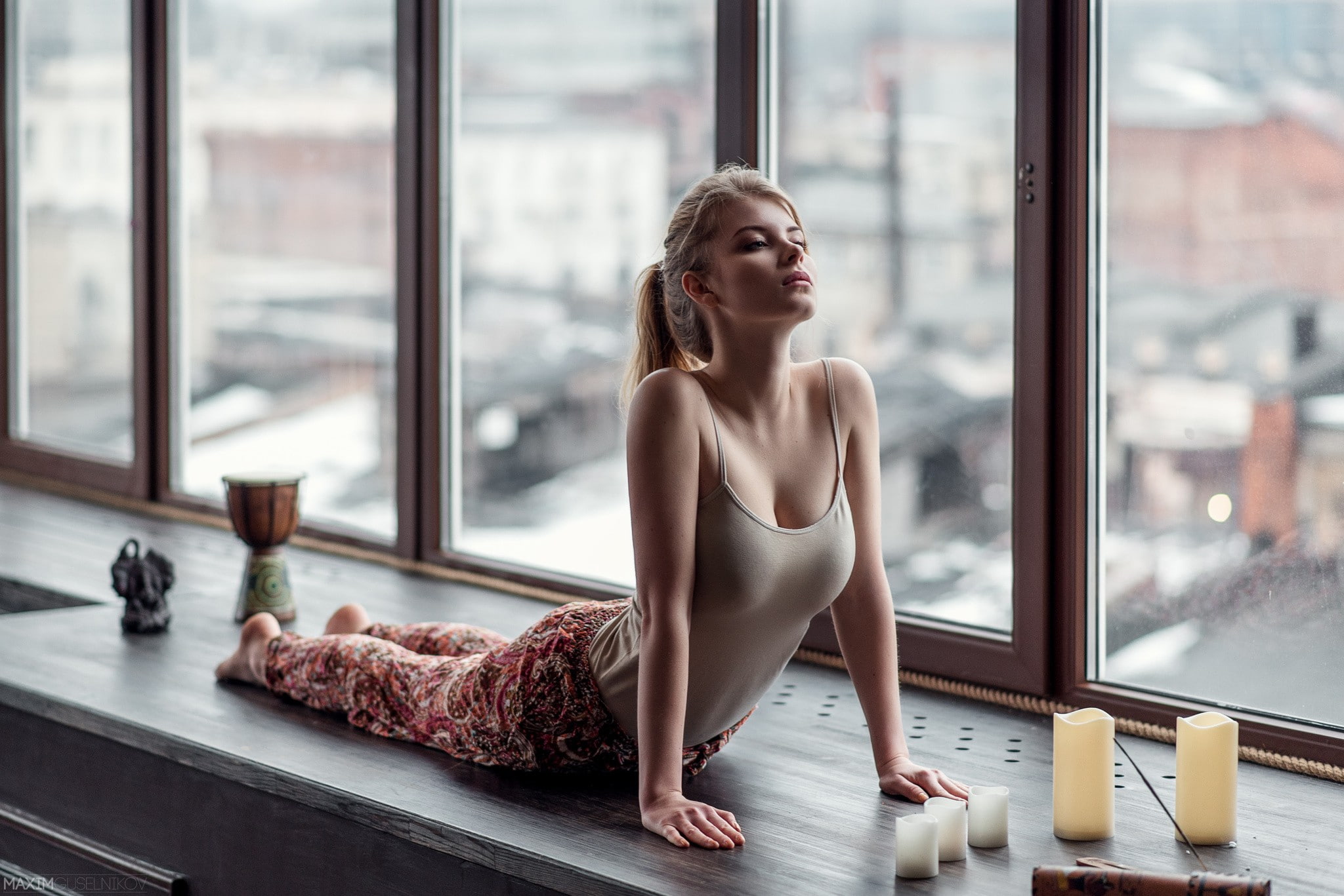 contemplation, one person, window, fashion, sitting, young women, glass - material, young adult, indoors, adult, full length, looking, exercise, girls, HD Wallpaper