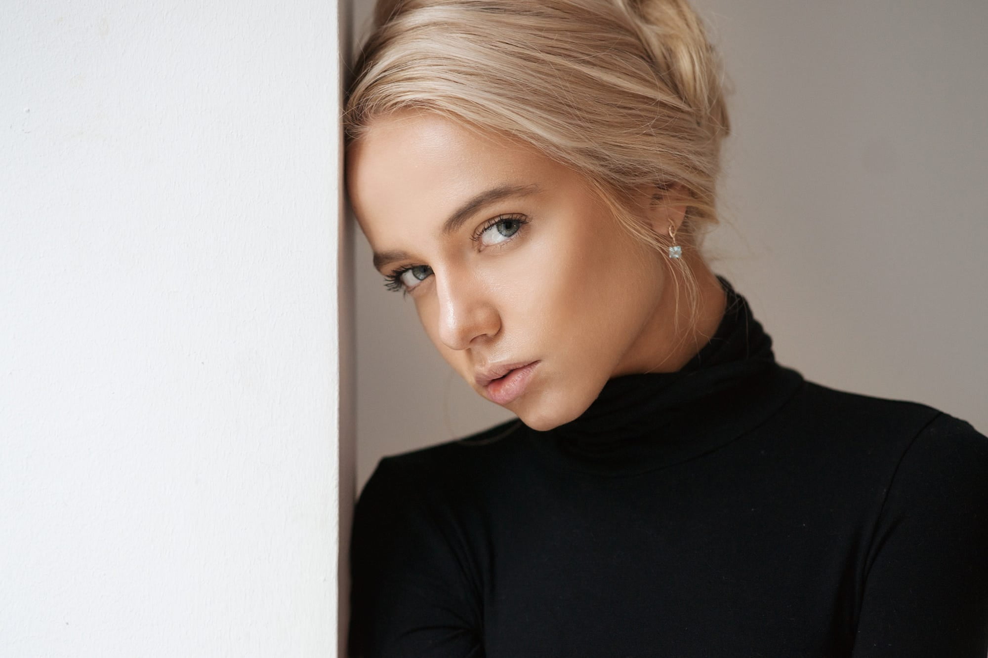 Maxim Maximov, wall, turtlenecks, 1080P, looking at viewer, earring, Maria Popova, women, hairbun, jewelry, blonde, portrait, HD Wallpaper