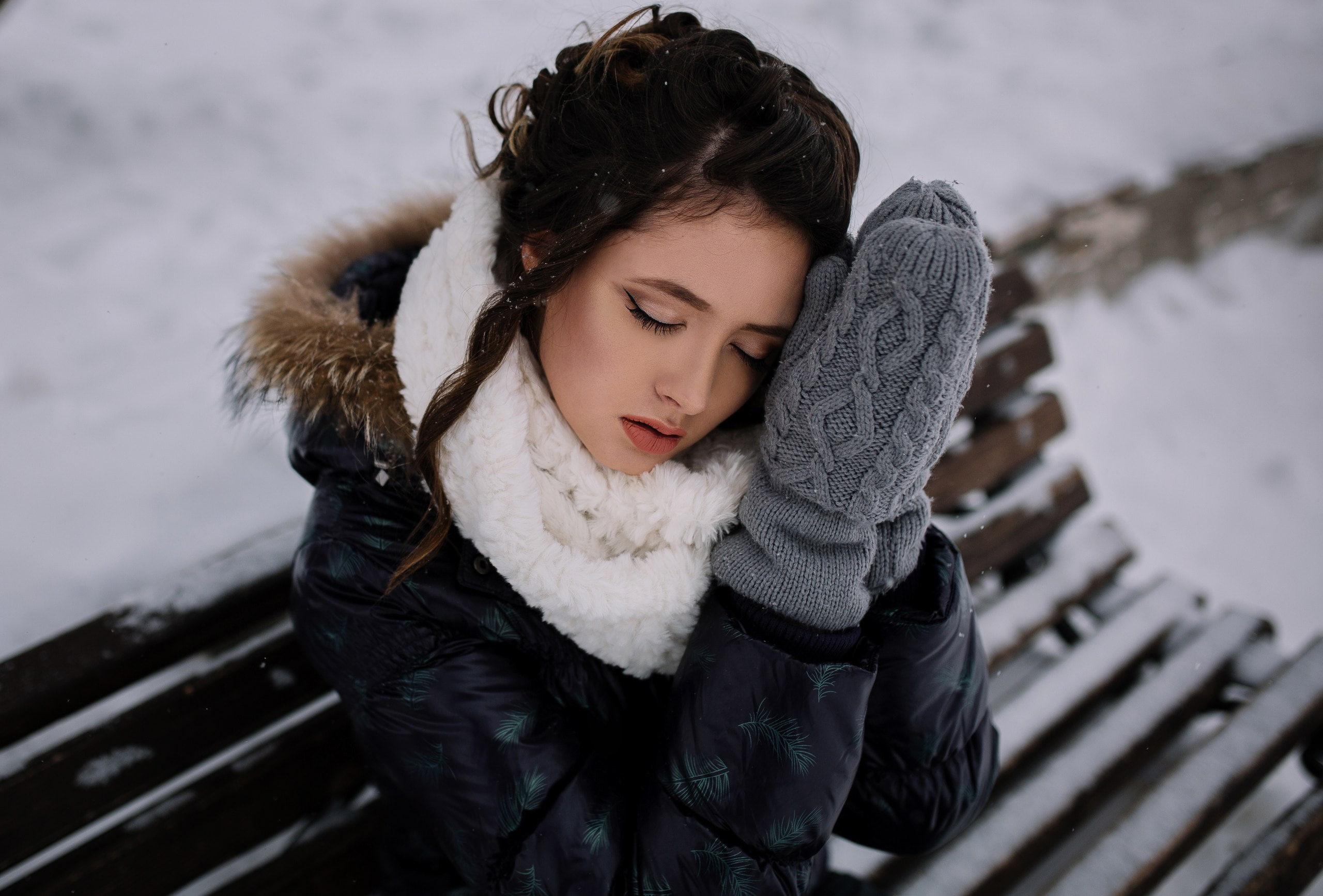 cold, women outdoors, Disha Shemetova, winter, women, bench, 2K, gloves, face, HD Wallpaper