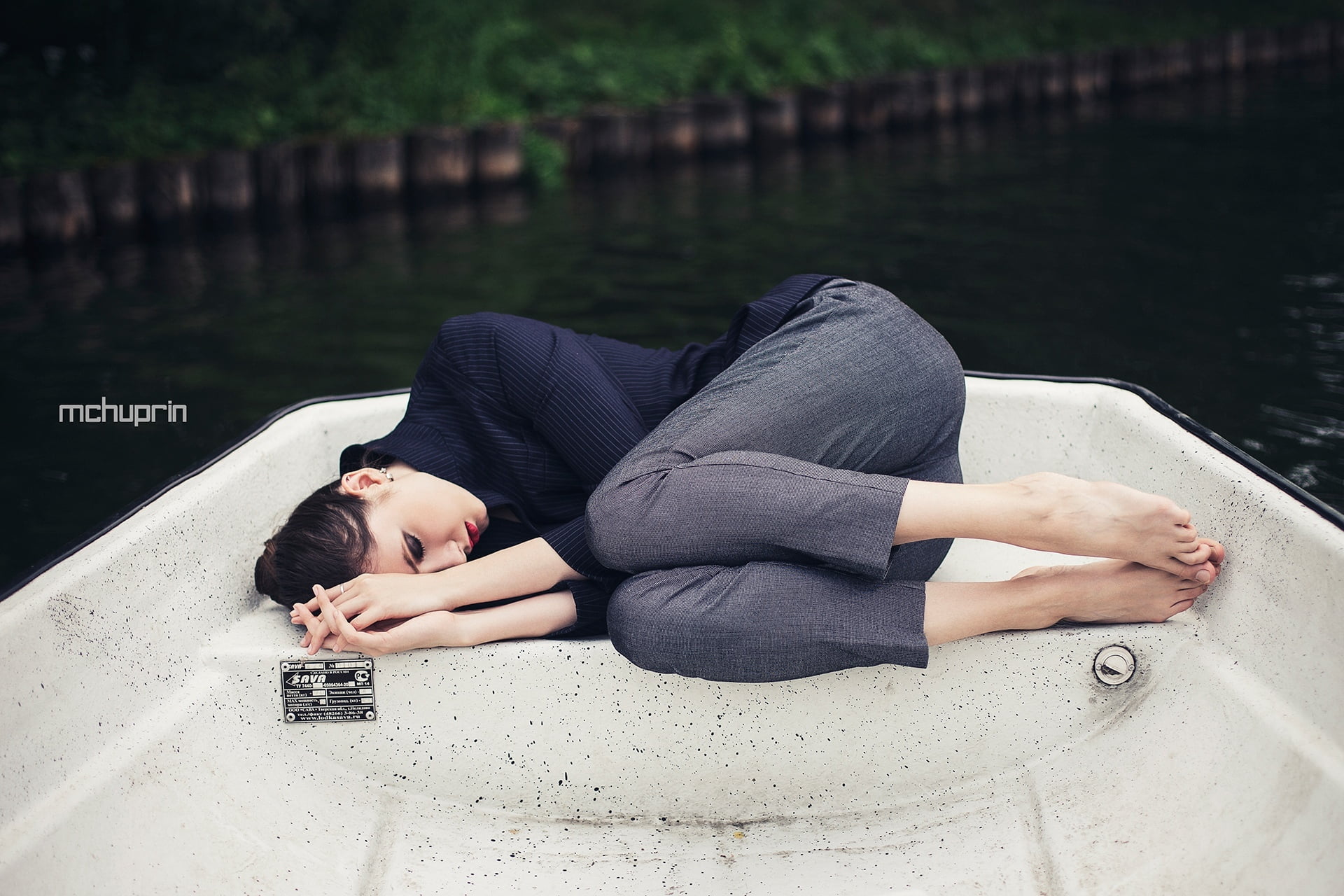 tiptoe, women, 1080P, boat, Disha Shemetova, model, barefoot, Maksim Chuprin, women outdoors, HD Wallpaper