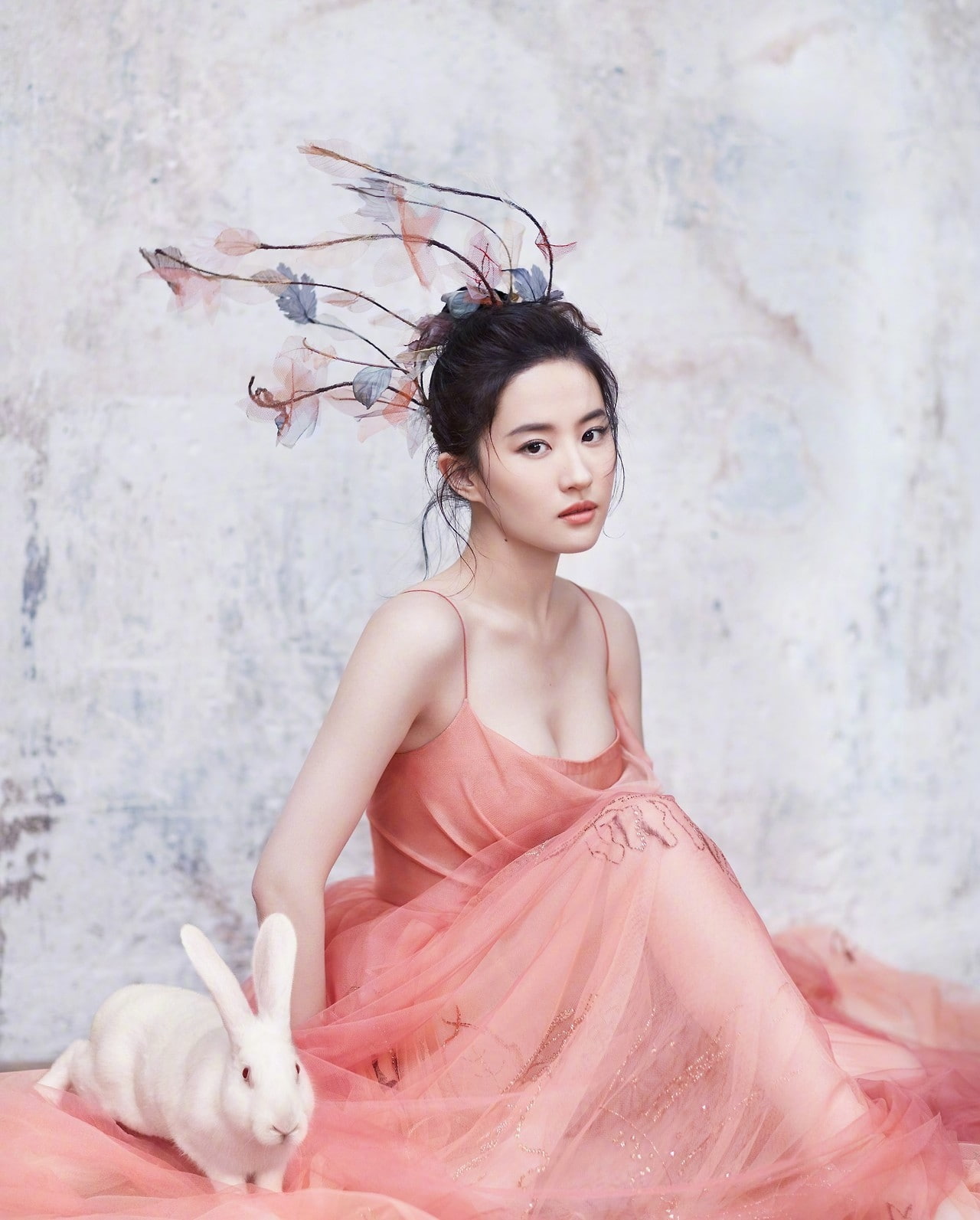 harpers, hairstyle, pink color, beauty, 720P, bazaar, fashion, elegance, young women, young adult, strapless, yifei, hair, china, portrait, beautiful woman, Phone HD Wallpaper