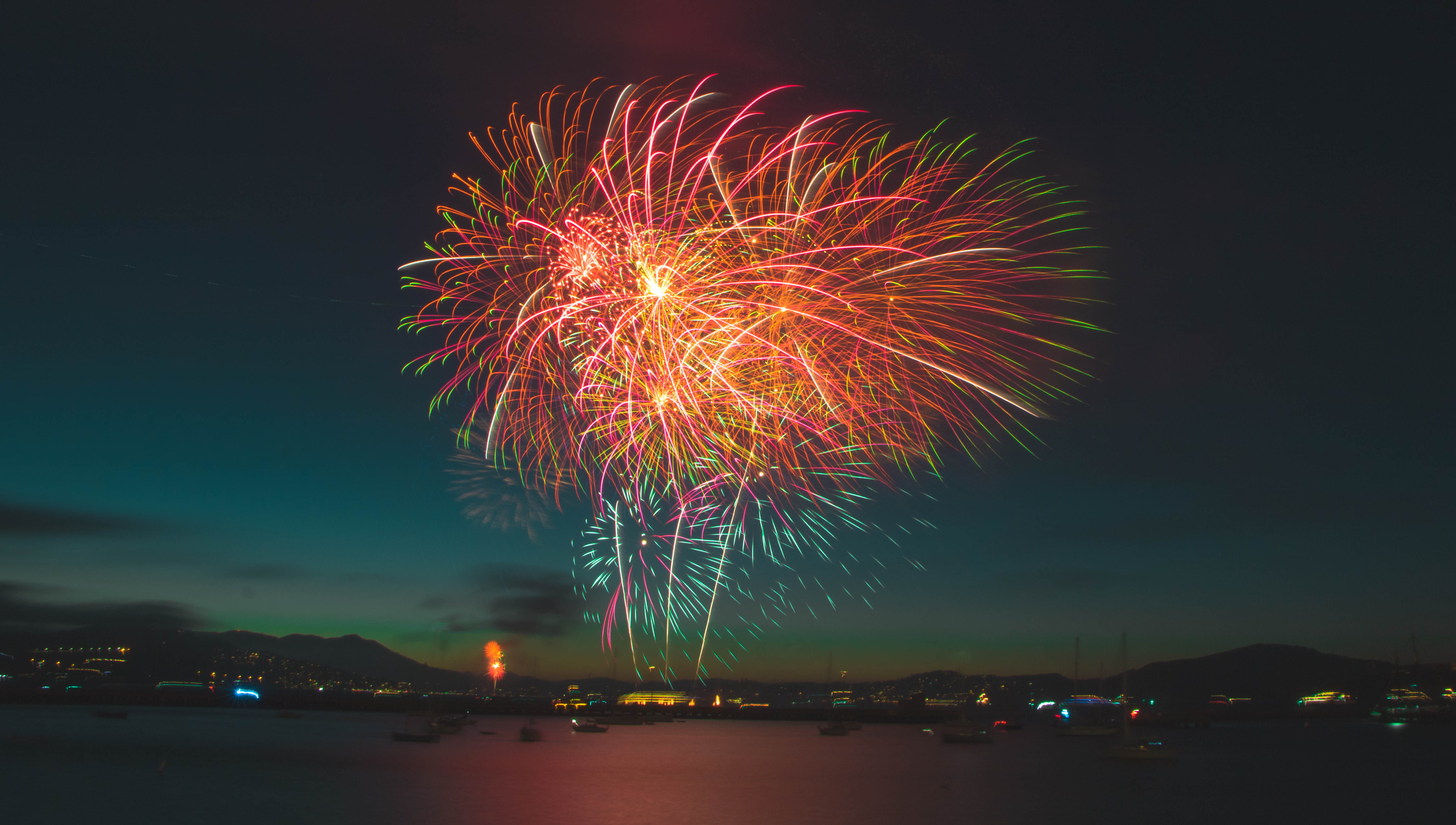 windy night, fire - Natural Phenomenon, anniversary, colors, san francisco, new Year, canon, 5K, exploding, multi Colored, bay area, light - Natural Phenomenon, HD Wallpaper