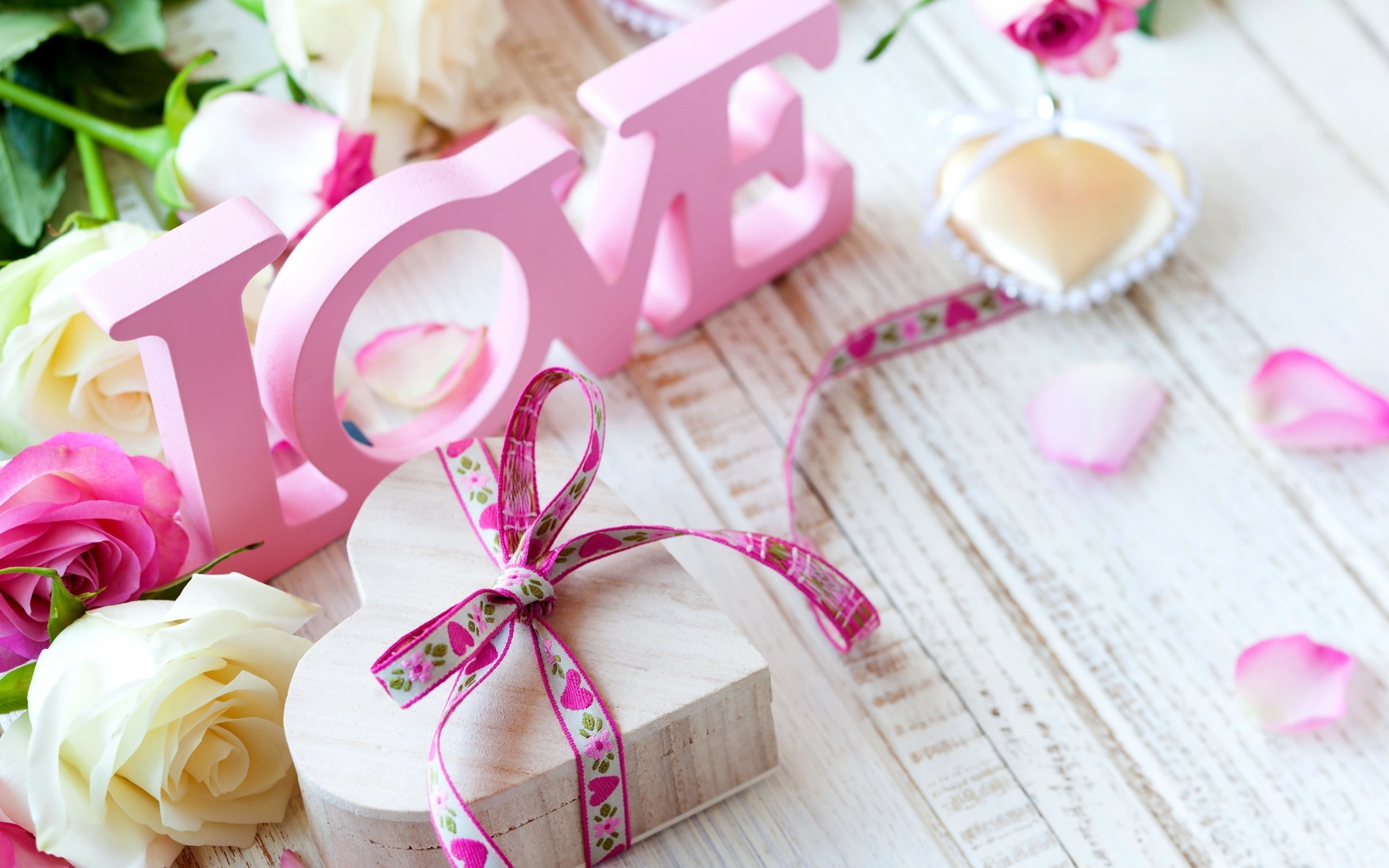 valentines day, gift, 2K, love, heart, roses, HD Wallpaper
