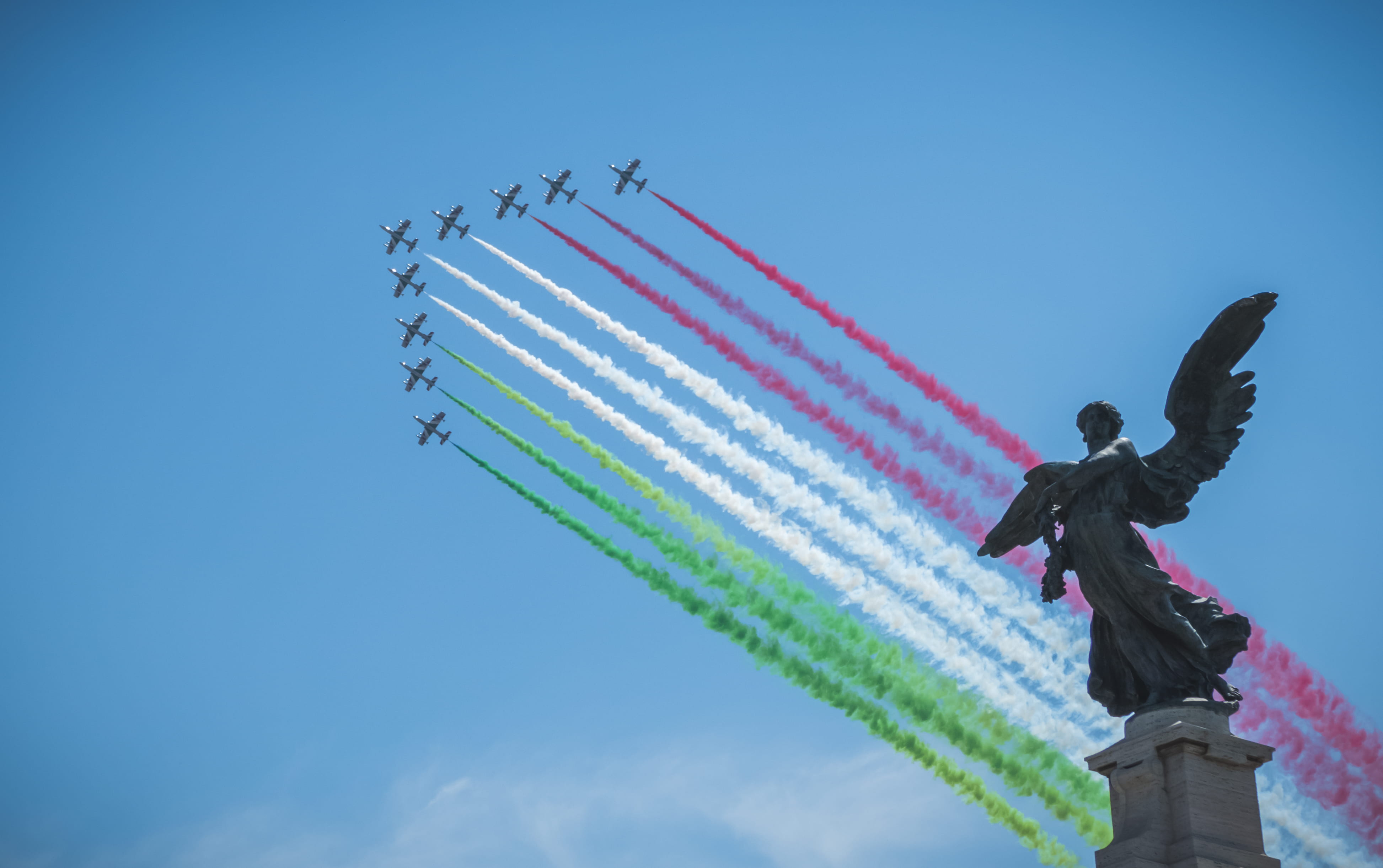 low angle view, gray, smoke, no people, statue, nature, italy, italian, independence day, art and craft, daytime, italian flag, air vehicle, outdoors, sculpture, HD Wallpaper