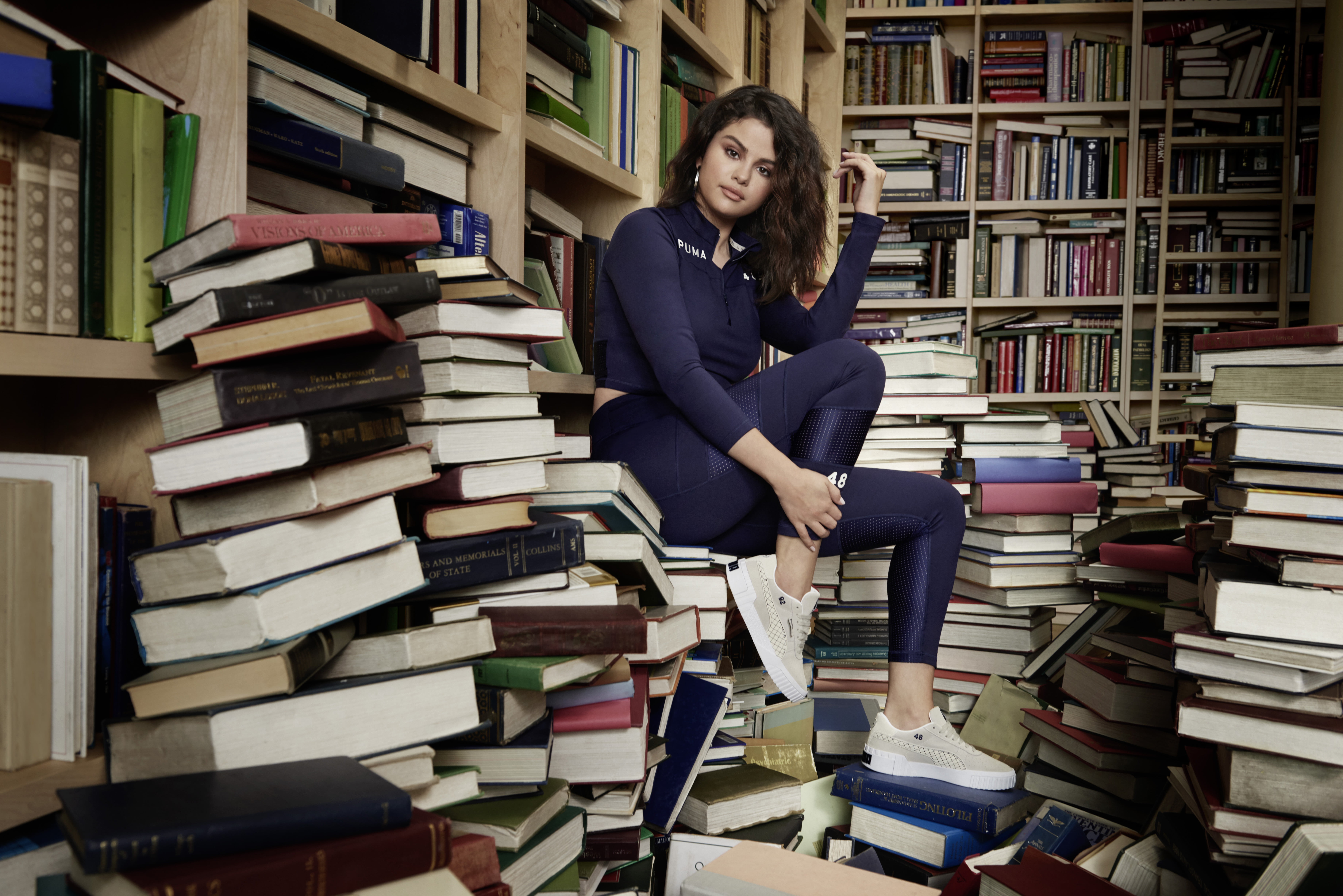 Book, Library, 5K, American, Brunette, Selena Gomez, Shoe, Singers, Singer, HD Wallpaper