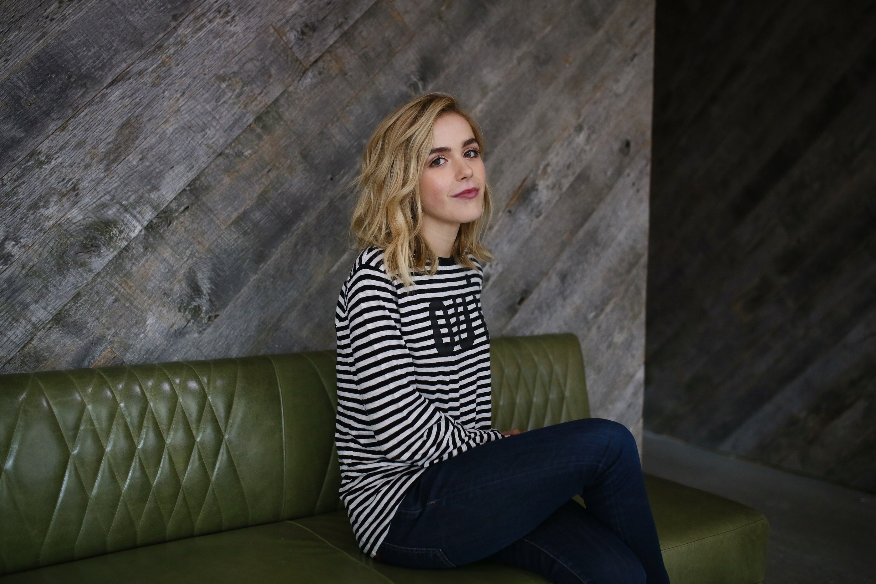 hair, front view, lifestyles, one person, wall - building feature, looking at camera, young adult, fashion, leisure activity, blond hair, sitting, contemplation, HD Wallpaper