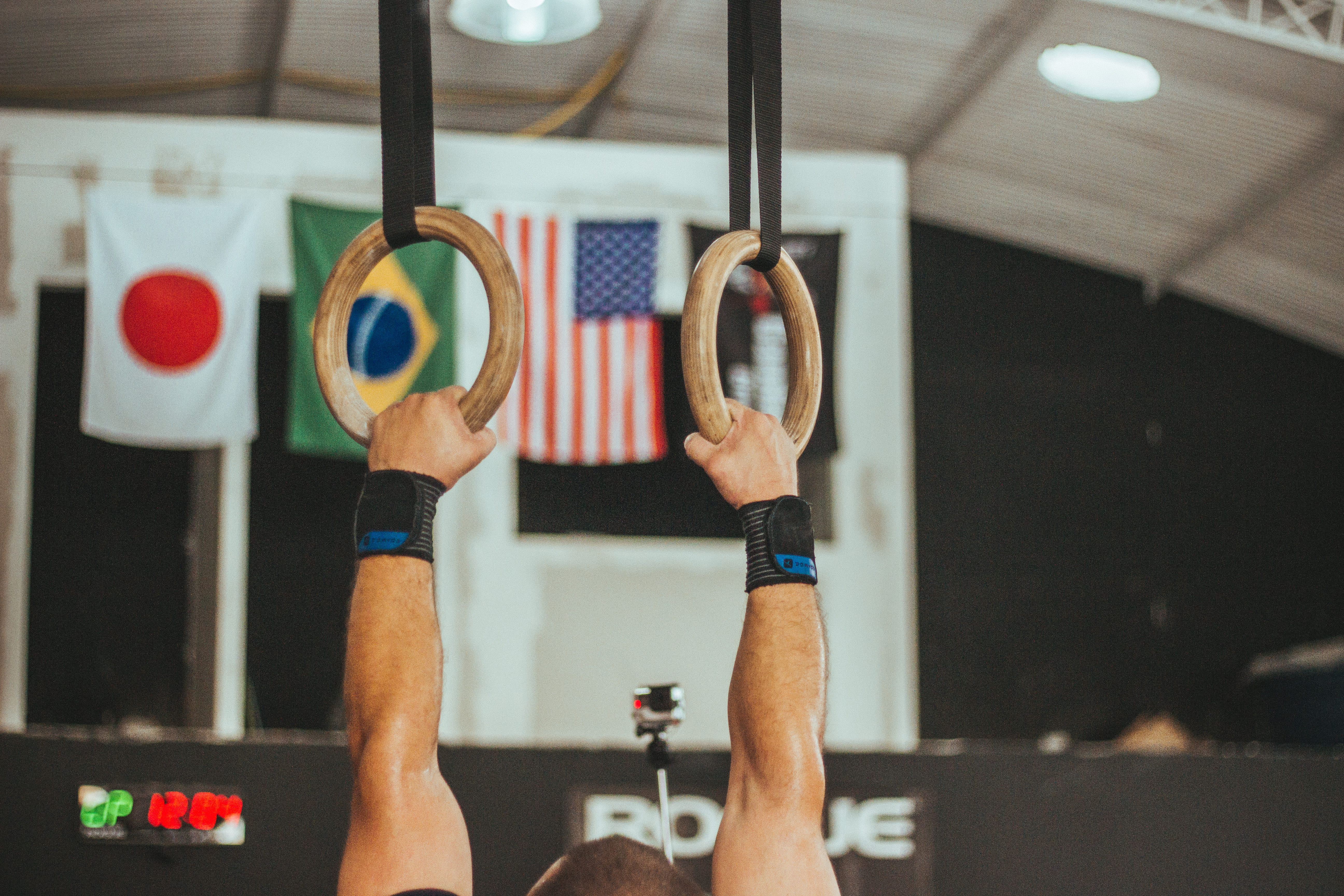 weight, rings, shorts, healthy lifestyle, 5K, grabbing, challenge, gym, indoors, determination, sports training, adult, effort, two, gymnastics, brown, HD Wallpaper