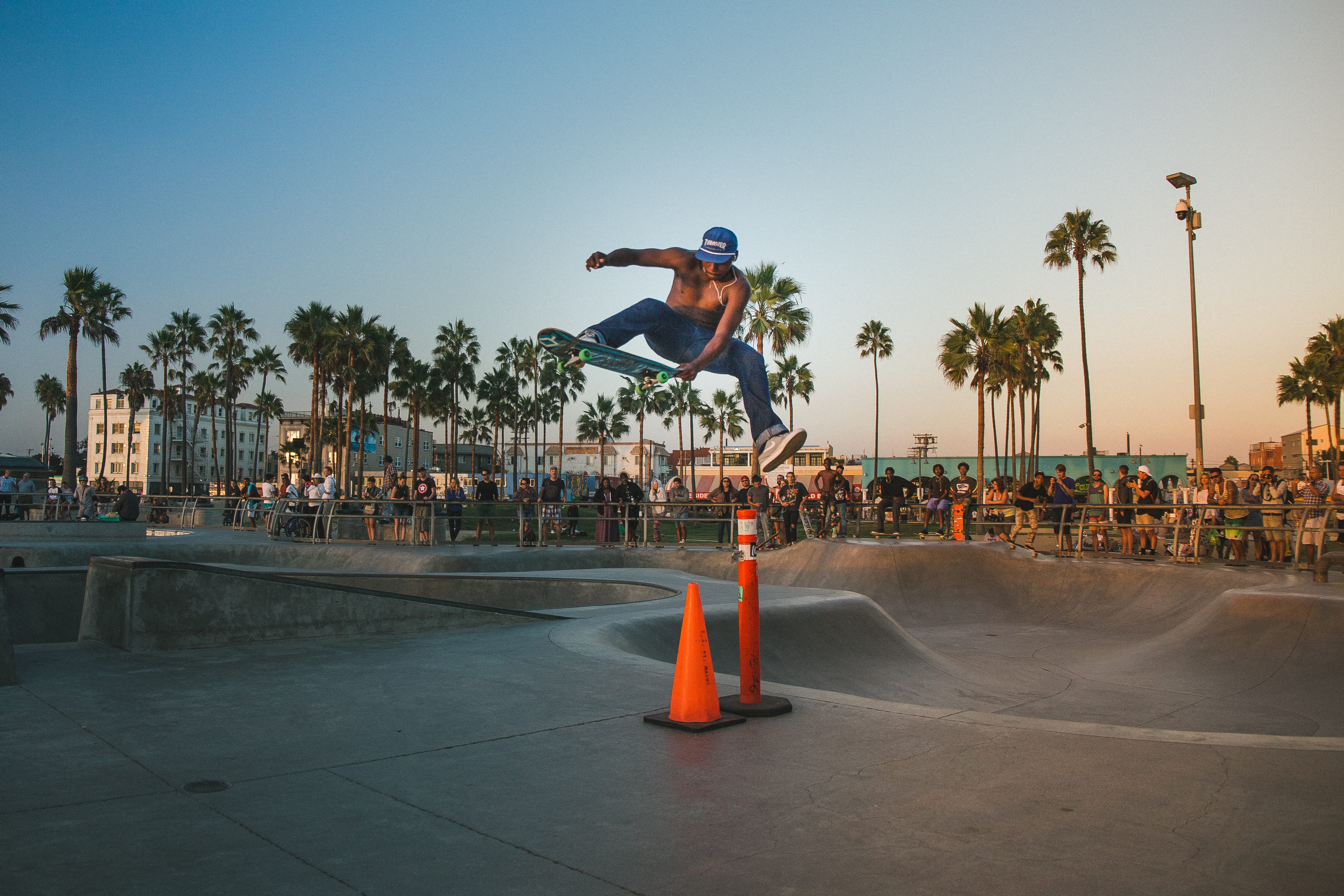 skateboard park, jumping, nature, 4K, skill, urban, men, skateboard, stunt, street, person, extreme sports, sports equipment, sport, benihana, mid-air, HD Wallpaper
