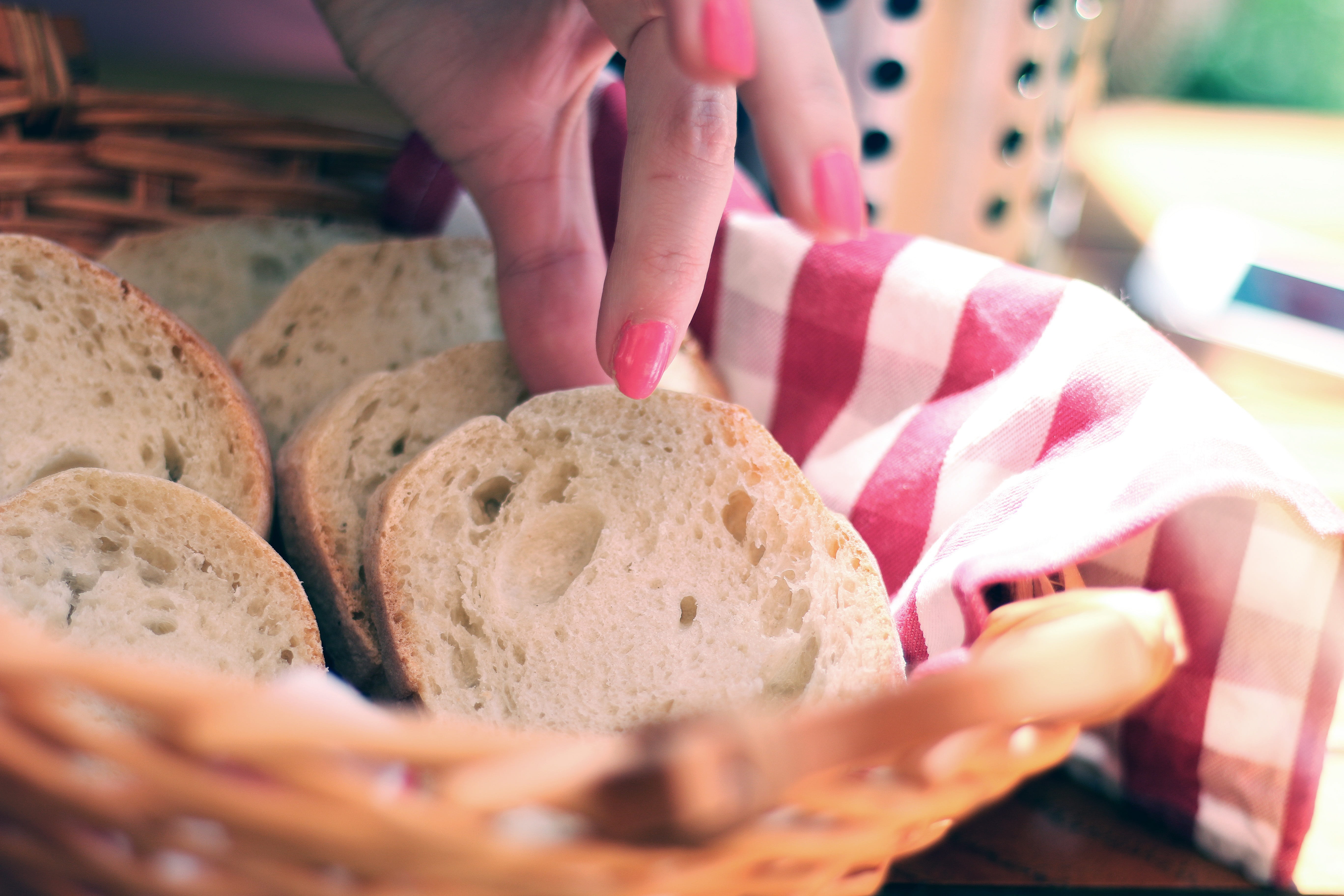 freshness, hand, holding, sandwich, nail polish, baked, close-up, one person, white bread, grabbing, food and drink, indoors, hands, eating, nail, baguette, HD Wallpaper