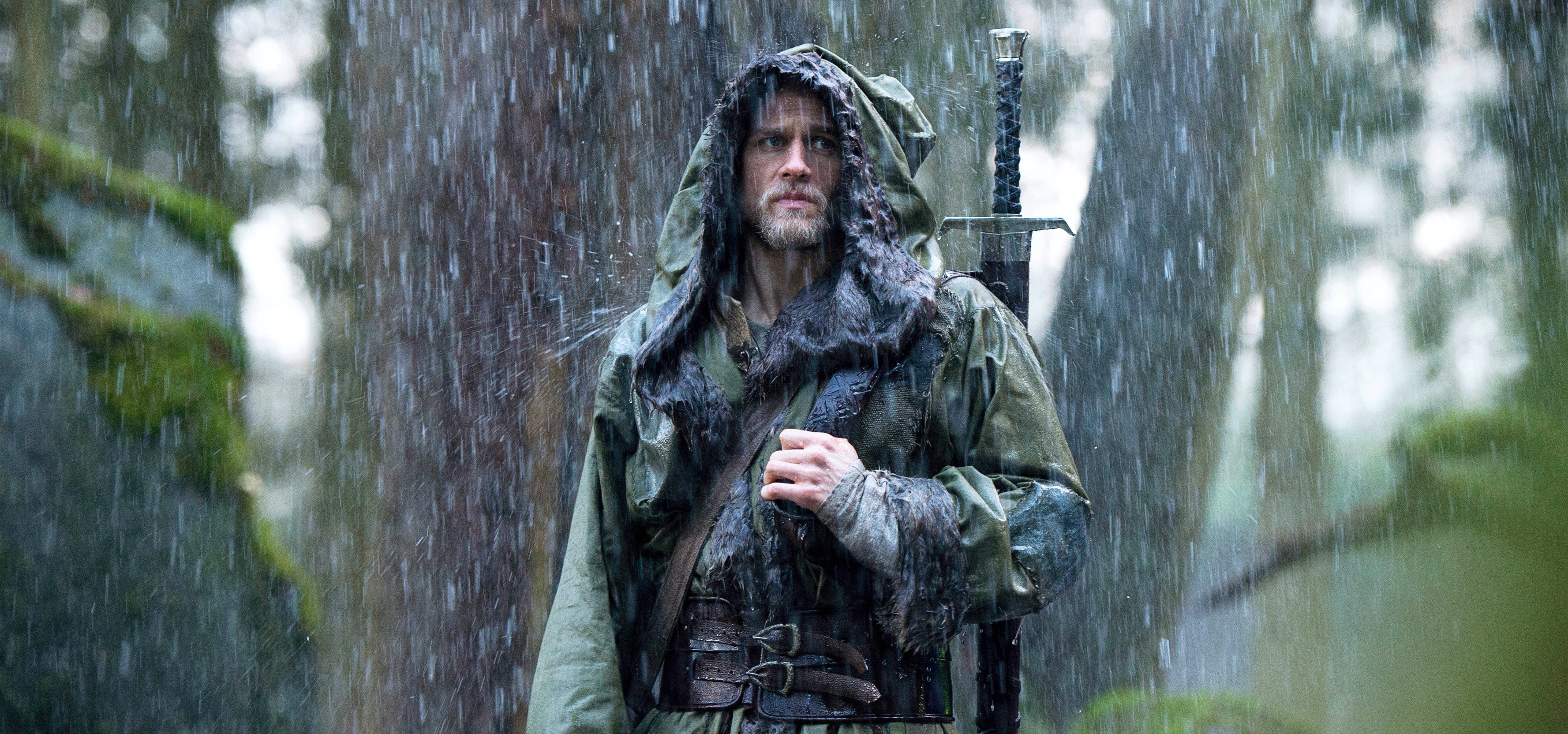 king, 2K, rain, man, blade, king Arthur, film, hood, cinema, movie, sword, Charlie Hunnam, King Arthur: Legend Of The Sword, ken, HD Wallpaper