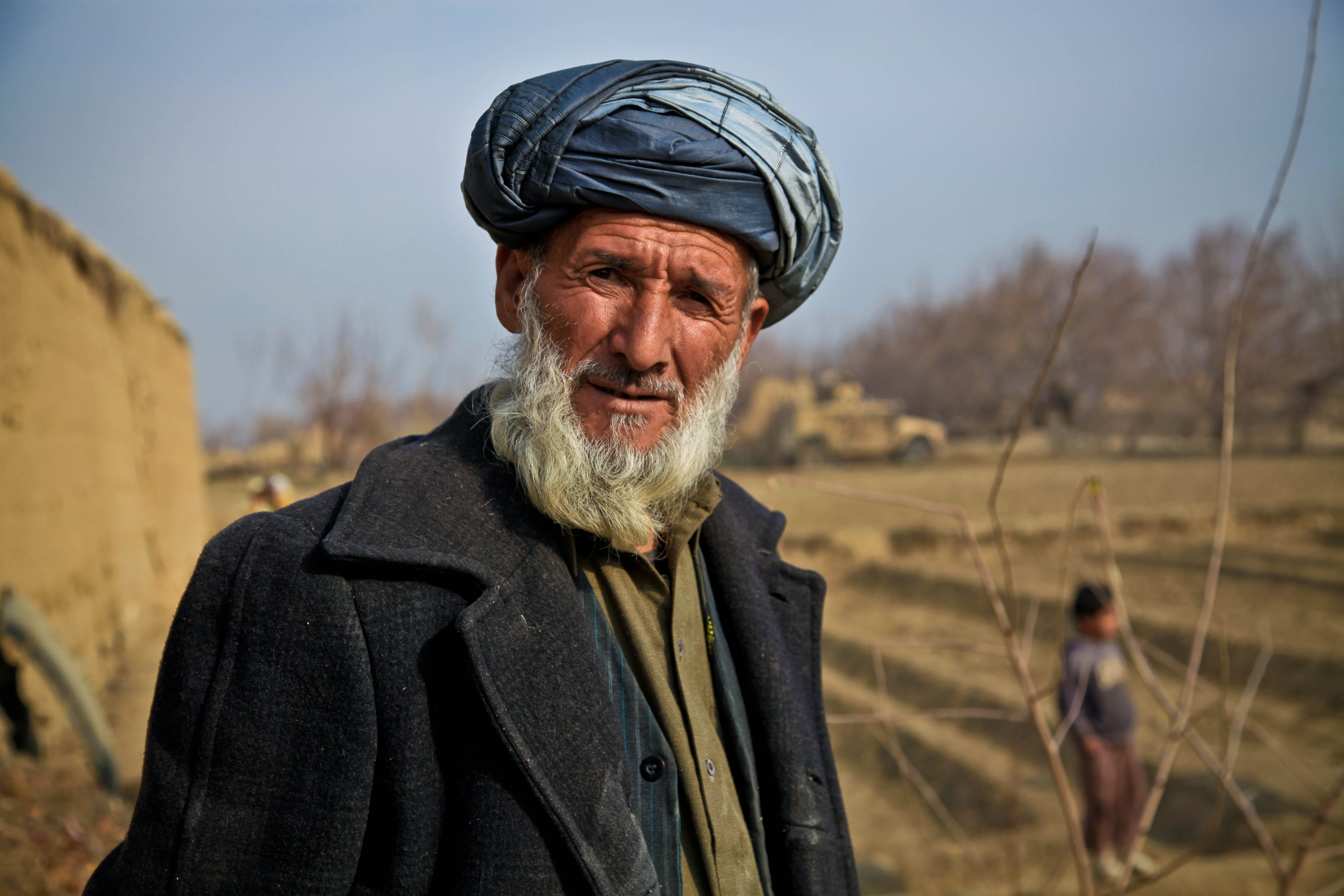 old, 5K, afghanistan, turban, senior adult, front view, men, shallow, beard, hat, clothing, focus, wearing, waist up, headwear, portrait, senior men, thoughtful, HD Wallpaper