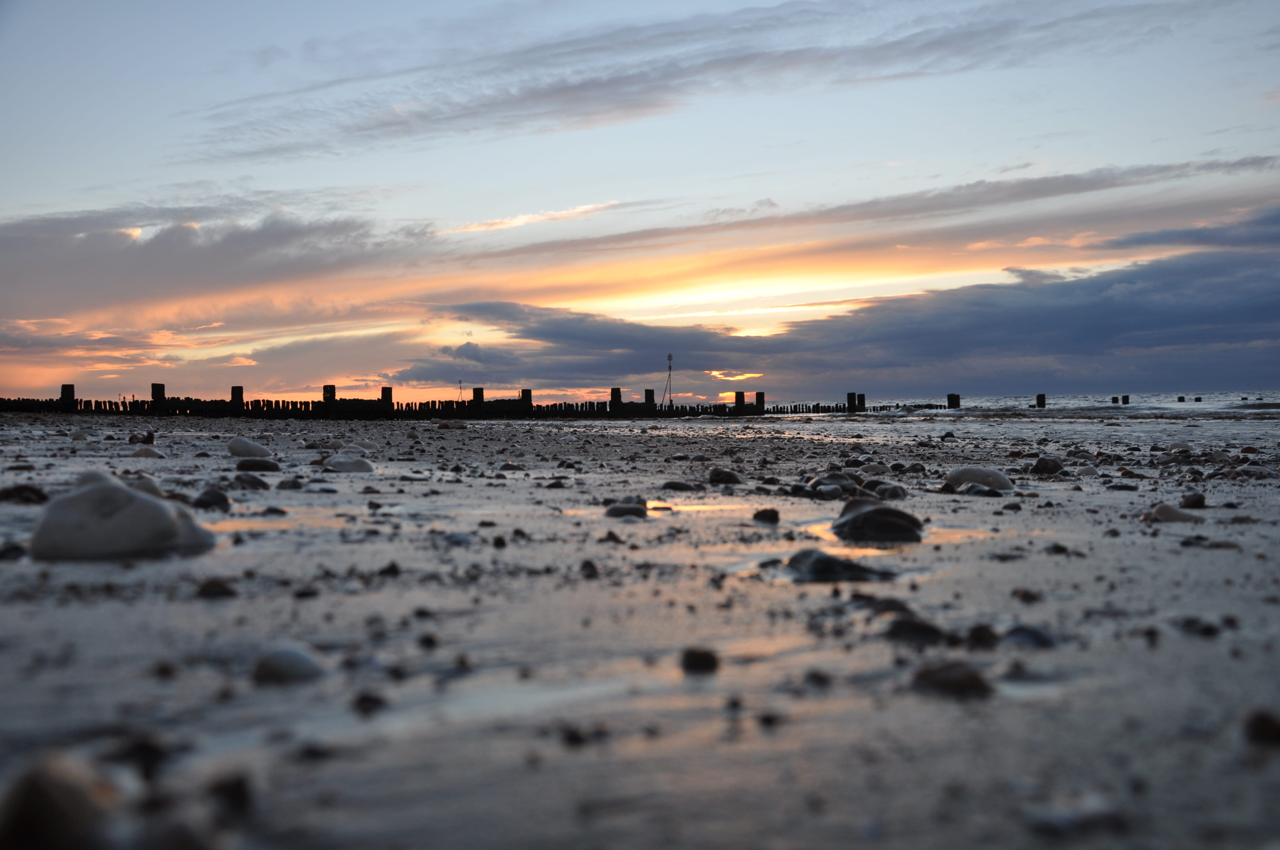 nature, 4K, idyllic, water, tranquil scene, sand, rocks, beauty in nature, architecture, city, norfolk, sunset, clouds, beach, cloud - sky, built structure, HD Wallpaper
