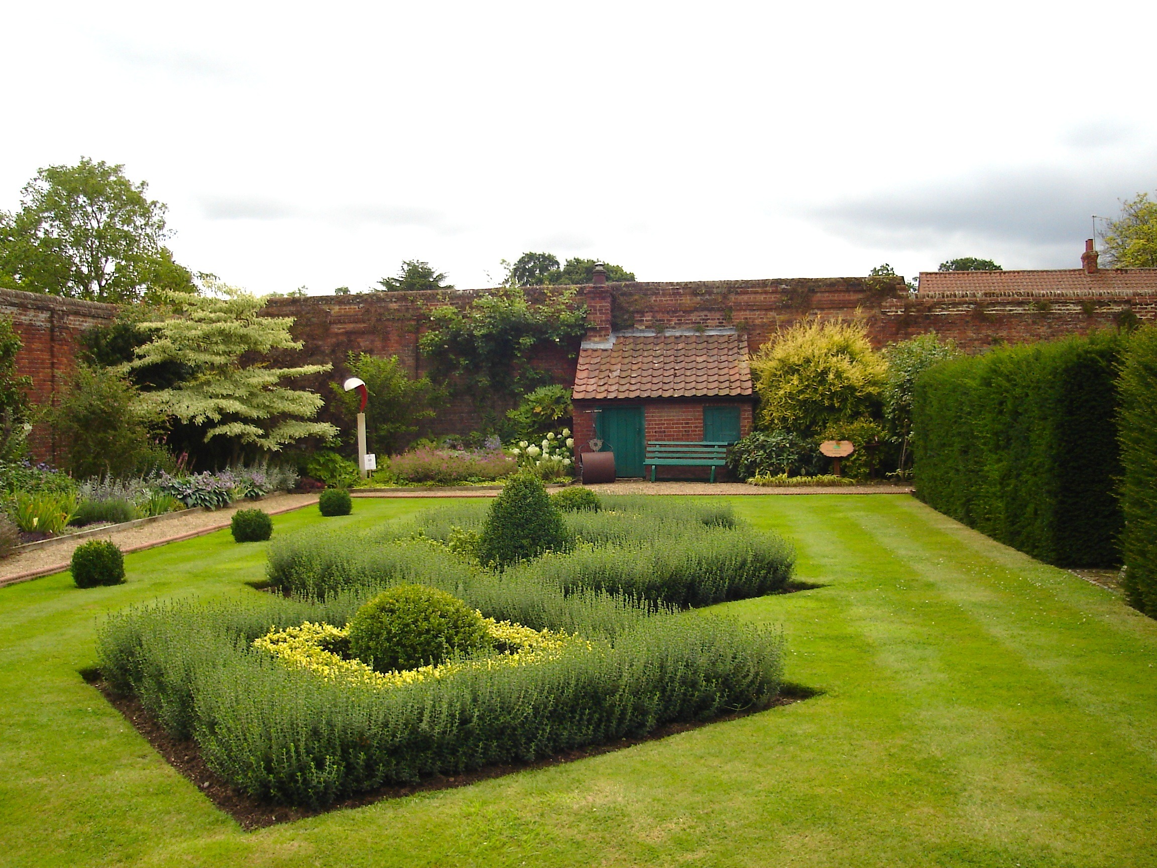 building, formal garden, summer, house, hedge, manicured, hedges, england, norfolk, plants, architecture, built structure, garden, beautiful, day, no people, HD Wallpaper