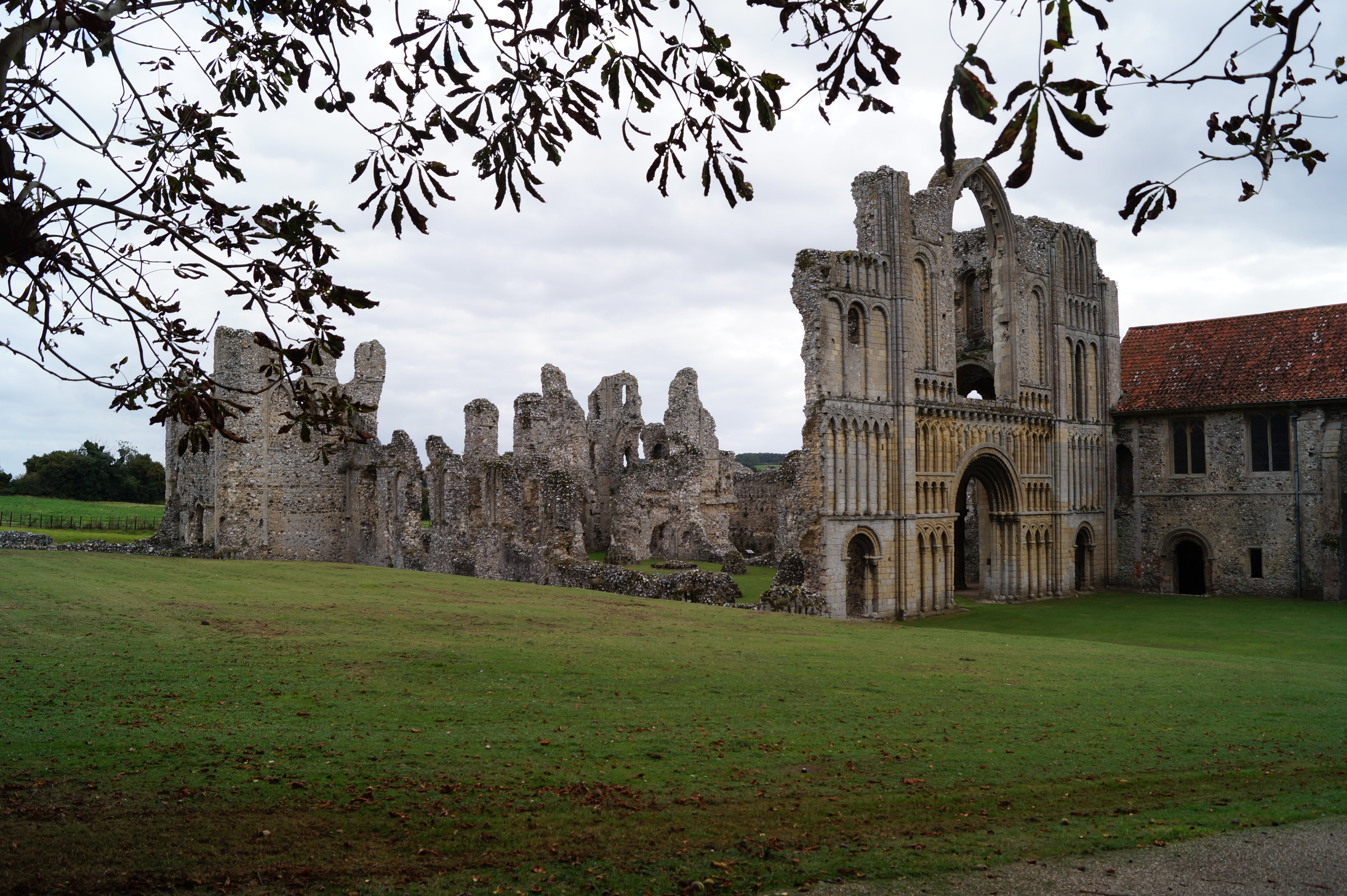 tree, 5K, history, building, building exterior, plant, belief, village, ruins, norfolk, grass, sky, ruined, architecture, church, castle acre, spirituality, HD Wallpaper