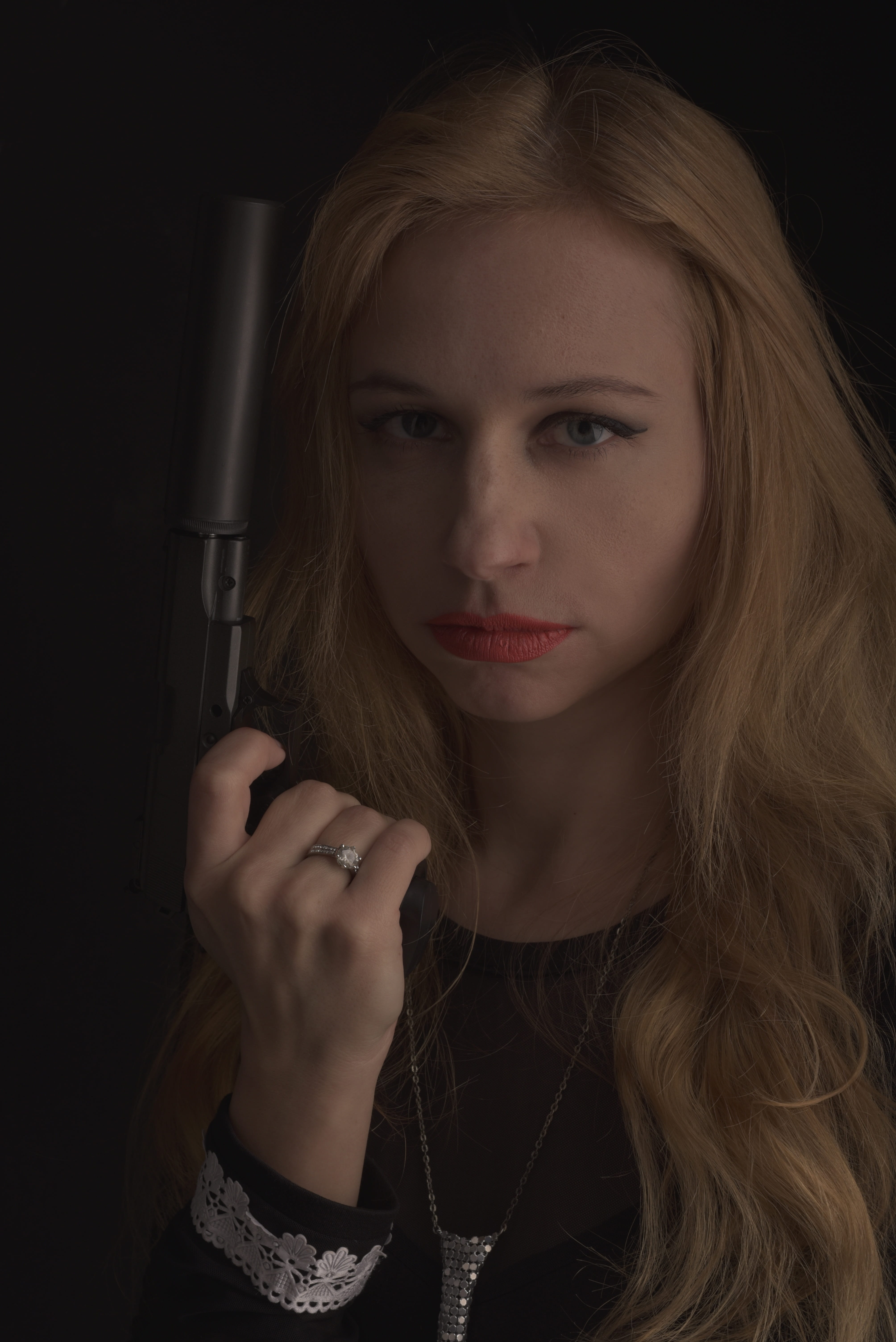 one person, crime, mafia, revenge, teenager, hollywood, headshot, weapons, beauty, front view, detective, chicago, hair, beautiful woman, studio shot, killer, Phone HD Wallpaper