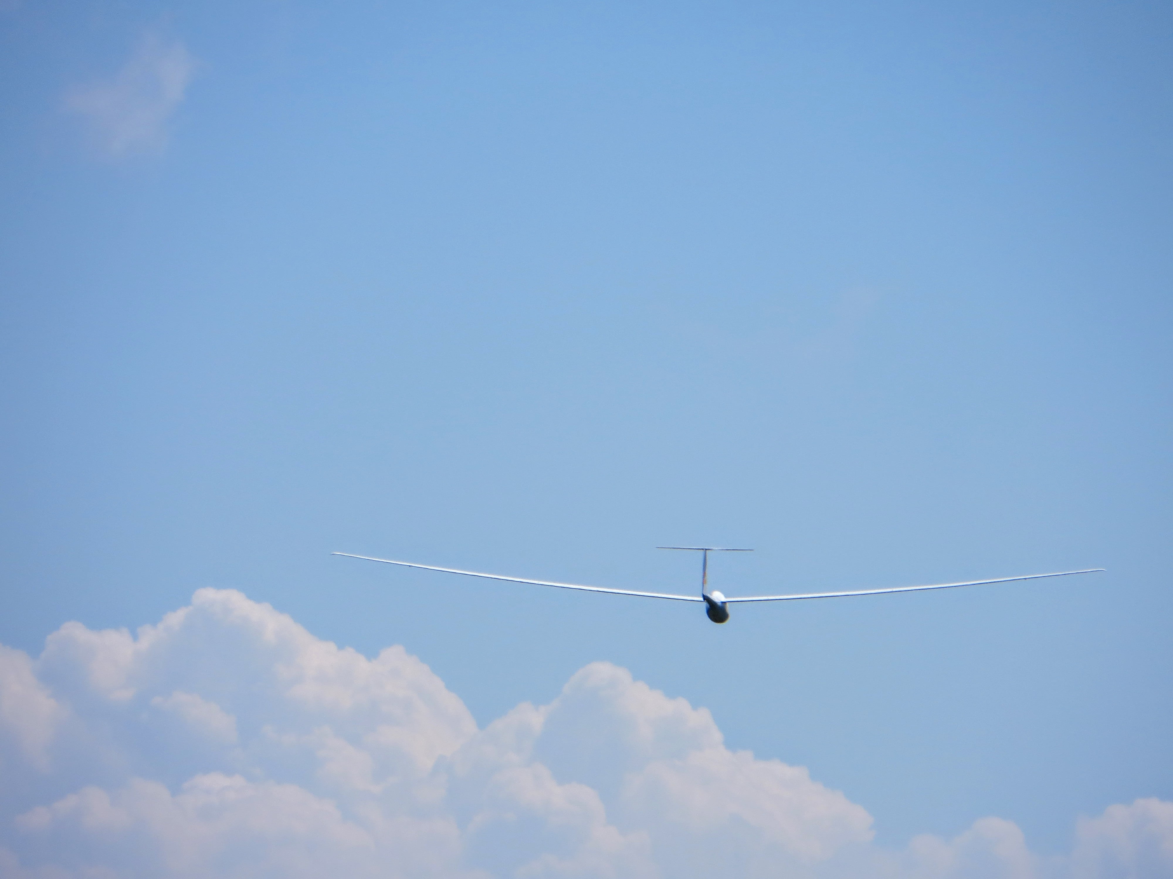 aerobatics, 4K, on the move, sky, no people, copy space, mid-air, fly, blue, airshow, flying, cloud - sky, vapor trail, motion, outdoors, airplane, plane, HD Wallpaper