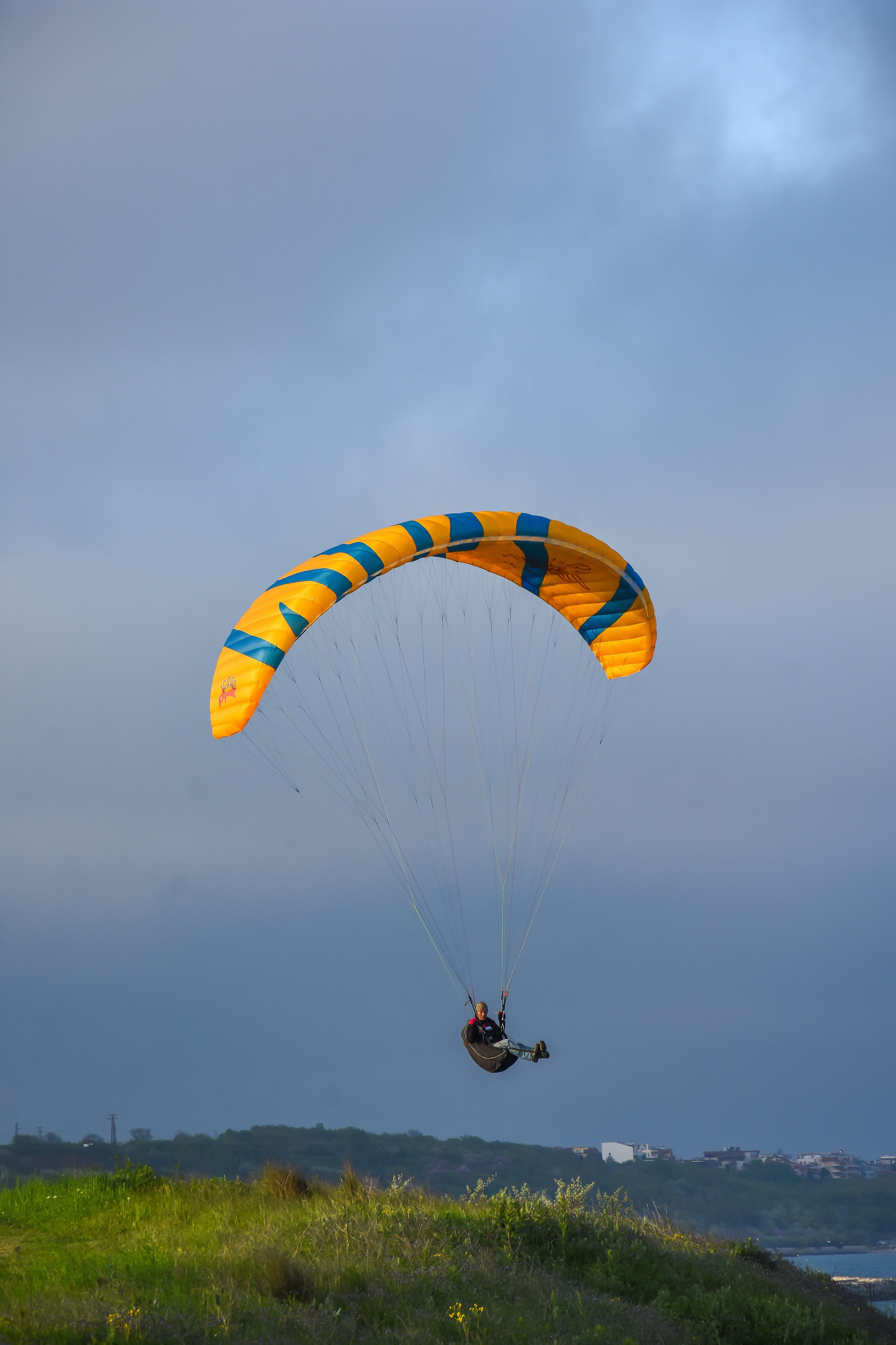 fun, parachute, sport, leisure activity, paragliding, outdoors, glide, cloud - sky, exhilaration, unrecognizable person, sky, flying, day, lifestyles, adventure, Phone HD Wallpaper