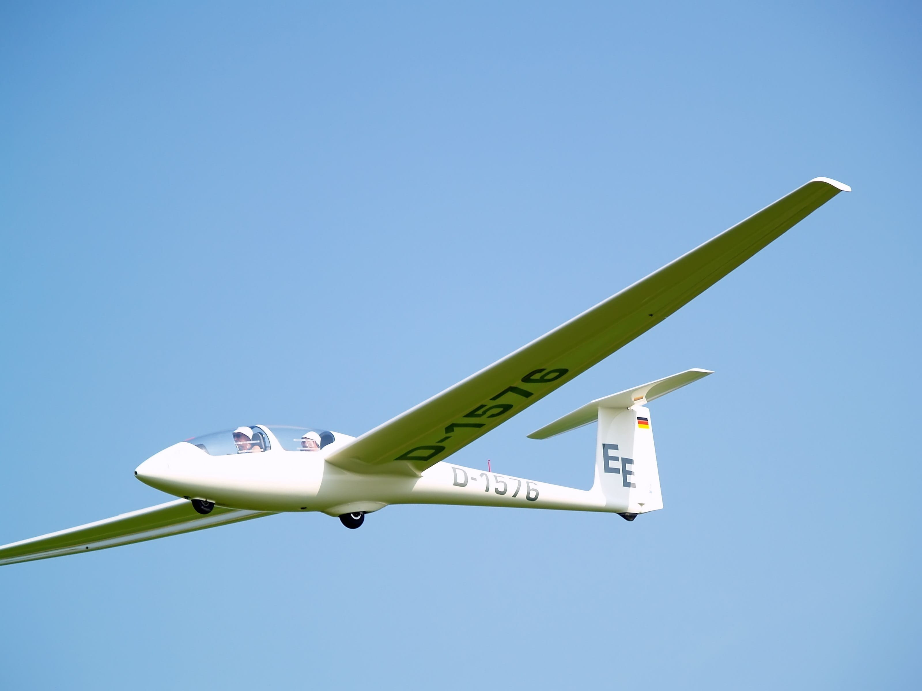 blue, atmosphere, 2K, aerobatics, float, mode of transportation, airport, air, glider, sky, air sports, clouds, no people, airplane, aircraft, travel, HD Wallpaper
