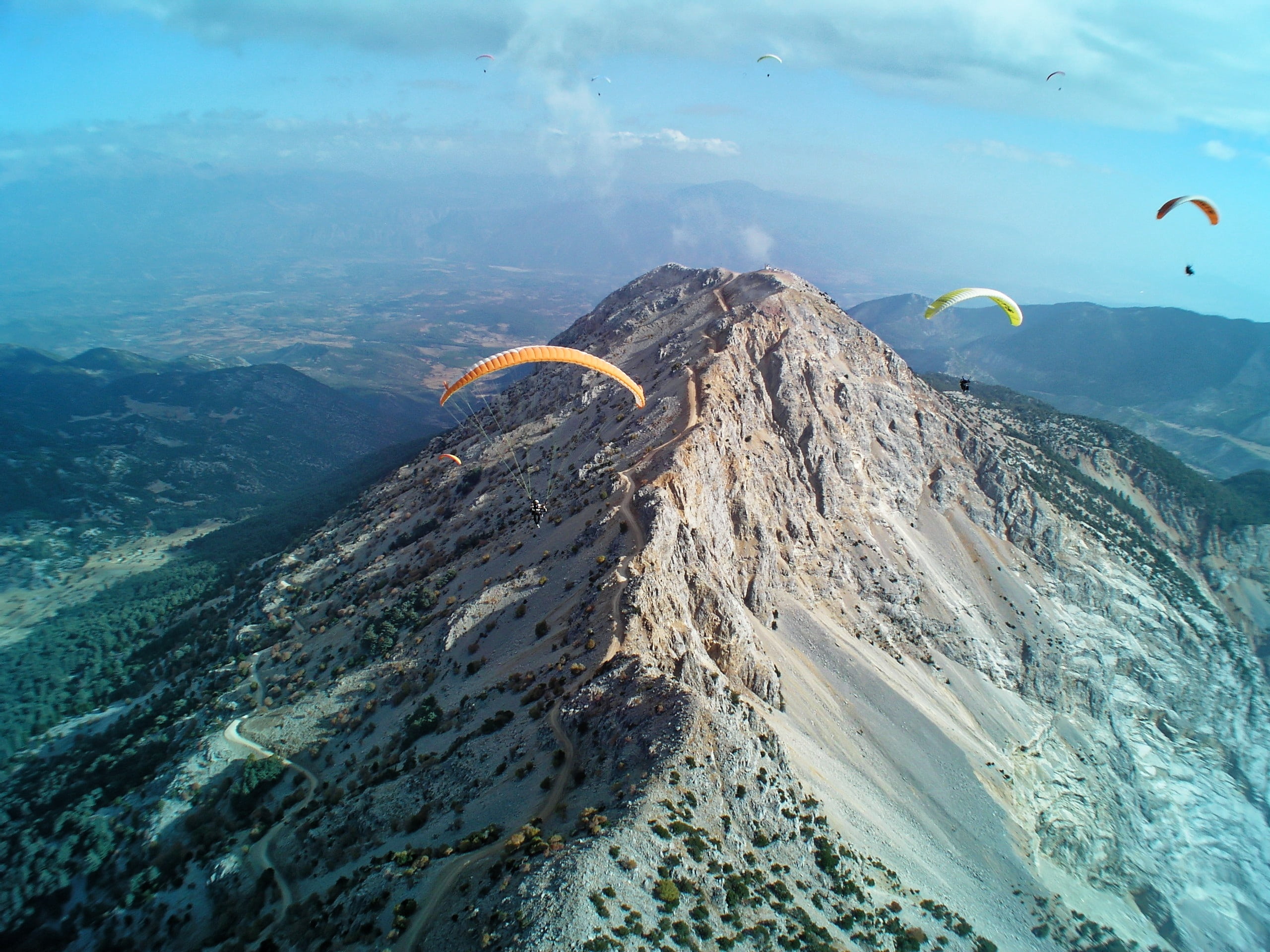 aerial view, beauty in nature, horizon, man, mountain, solid, parachute, adventure, non-urban scene, risk, mountains, nature, sea, solitude, flying, tranquil scene, HD Wallpaper