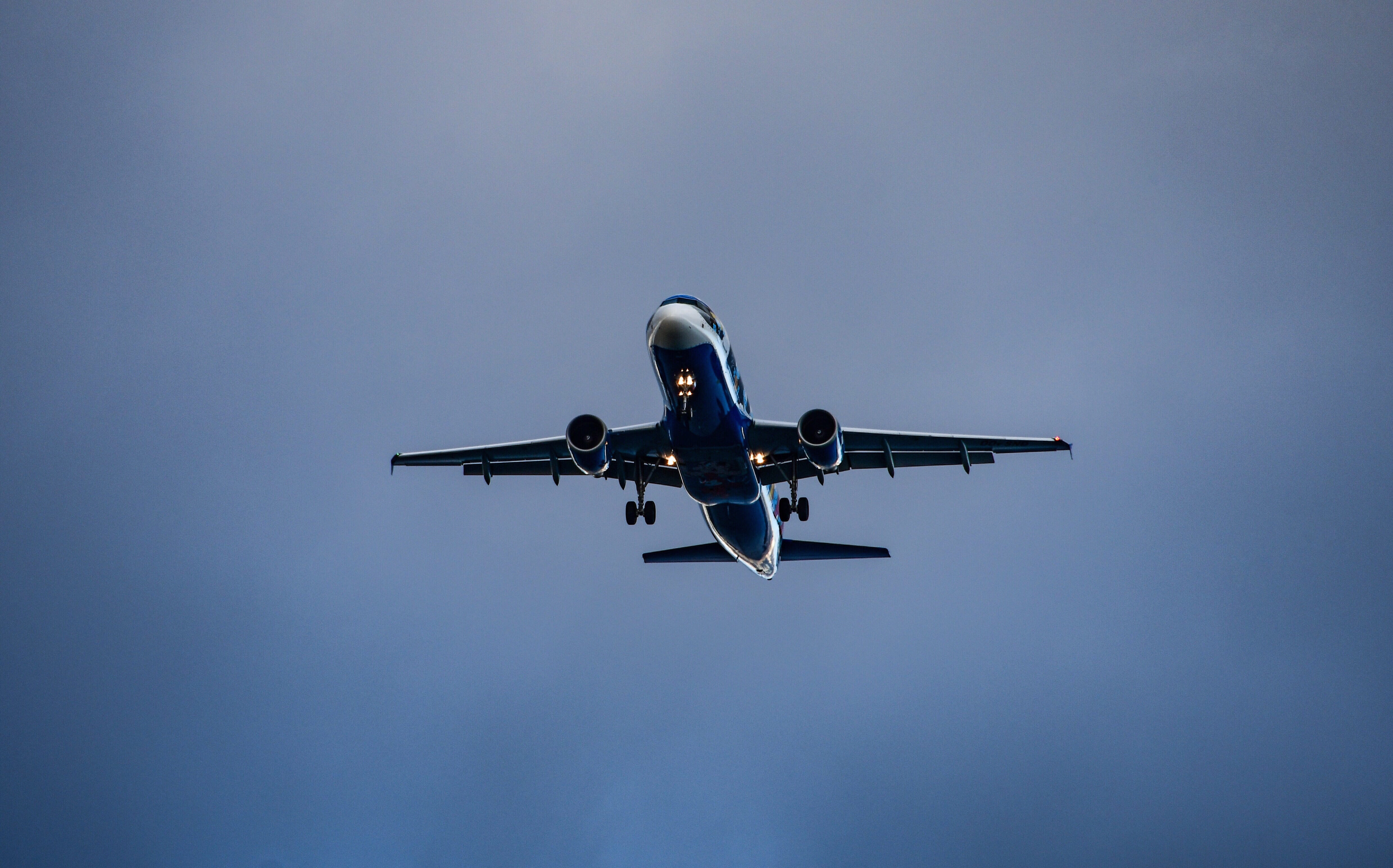 arrival, on the move, travel, clear sky, aircraft, outdoors, flying, clouds, nature, commercial airplane, above, transportation, low angle view, aerospace industry, HD Wallpaper