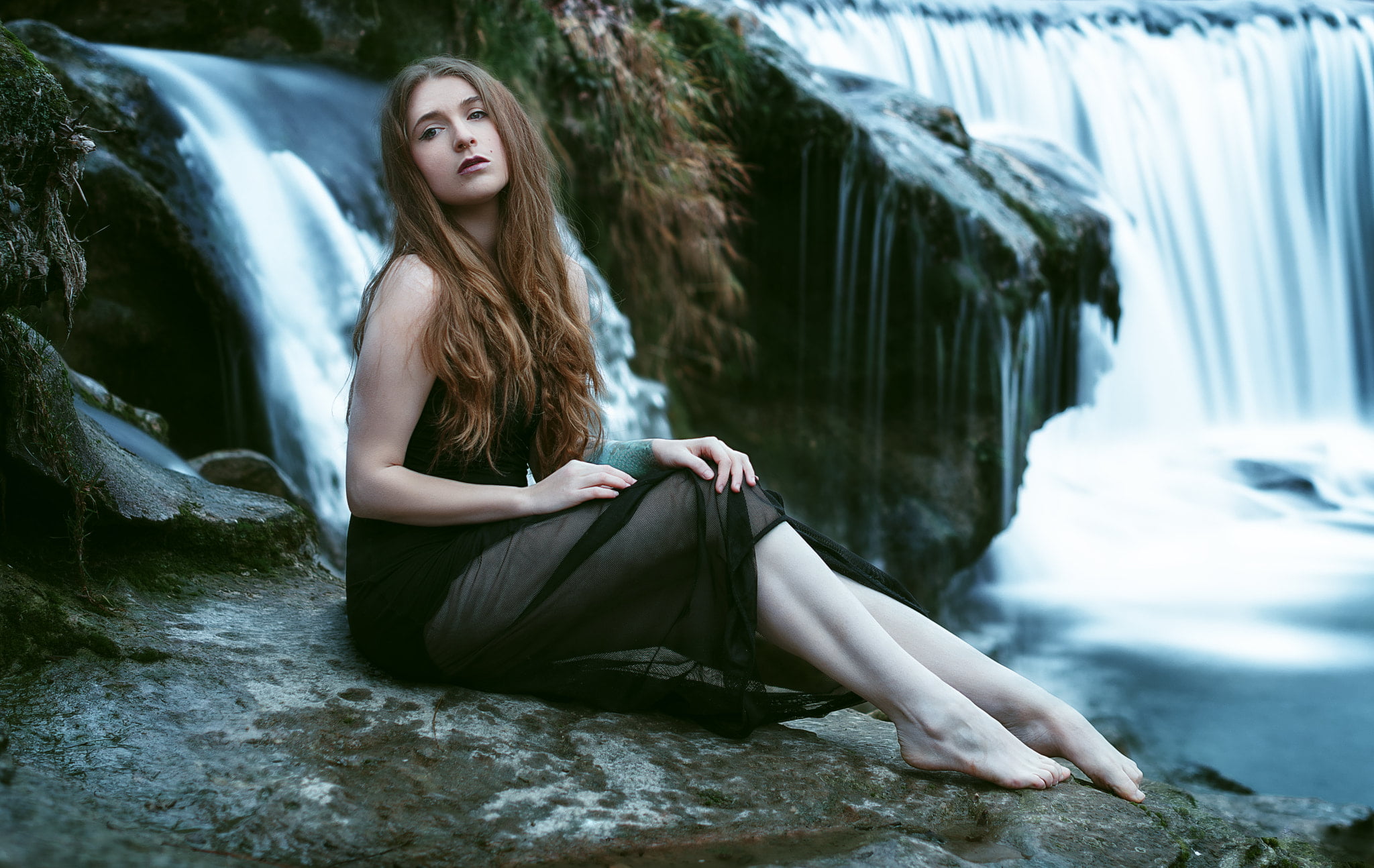 hair, 1080P, beauty, young adult, Andy Gläsel, nature, sitting, full length, hairstyle, women, lifestyles, barefoot, waterfall, leisure activity, one person, HD Wallpaper