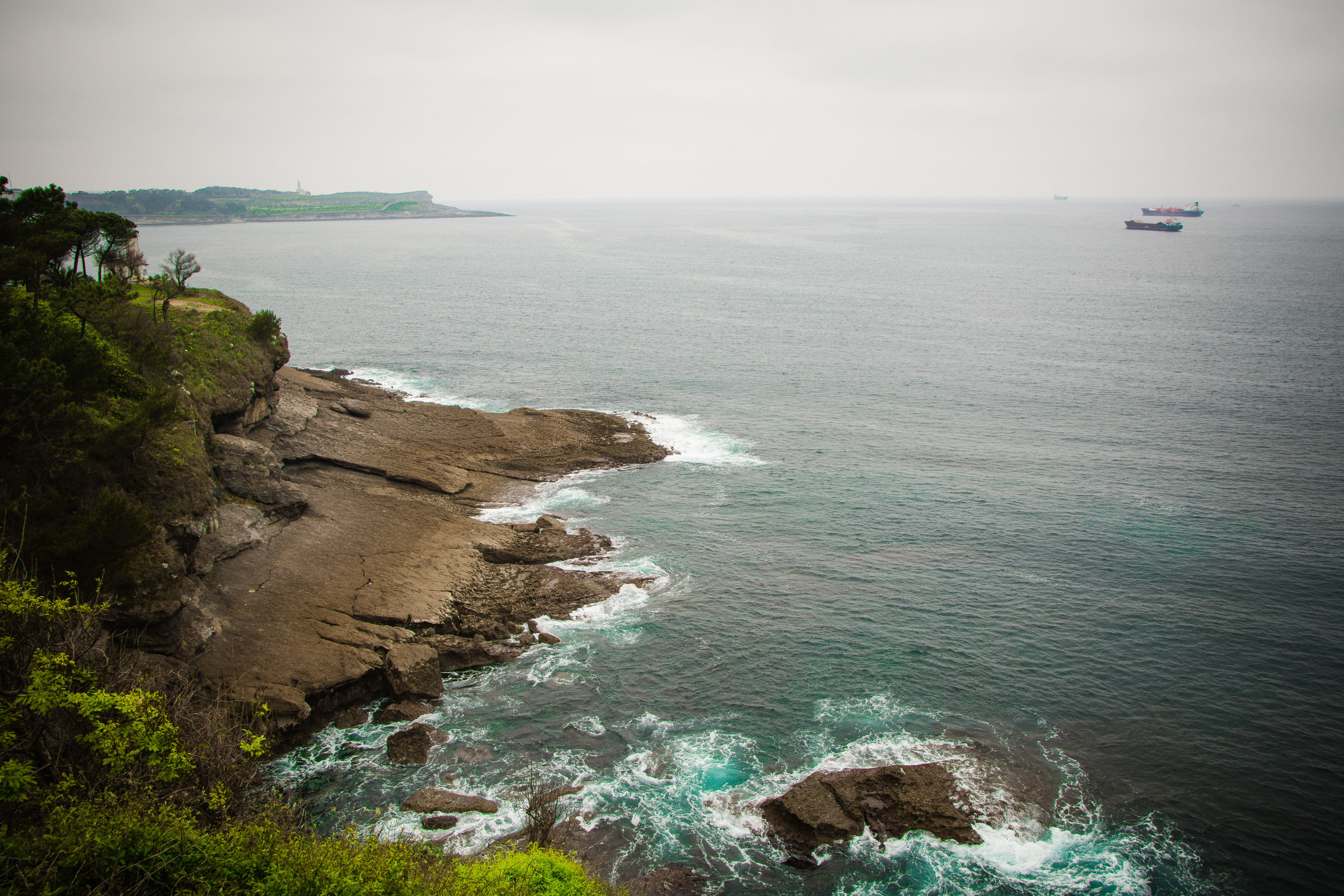 beach, tranquil scene, 5K, outdoors, ocean, rock, sea, city, cantabria, water, santander, solid, town, cliff, beauty in nature, bay, horizon, tranquility, HD Wallpaper