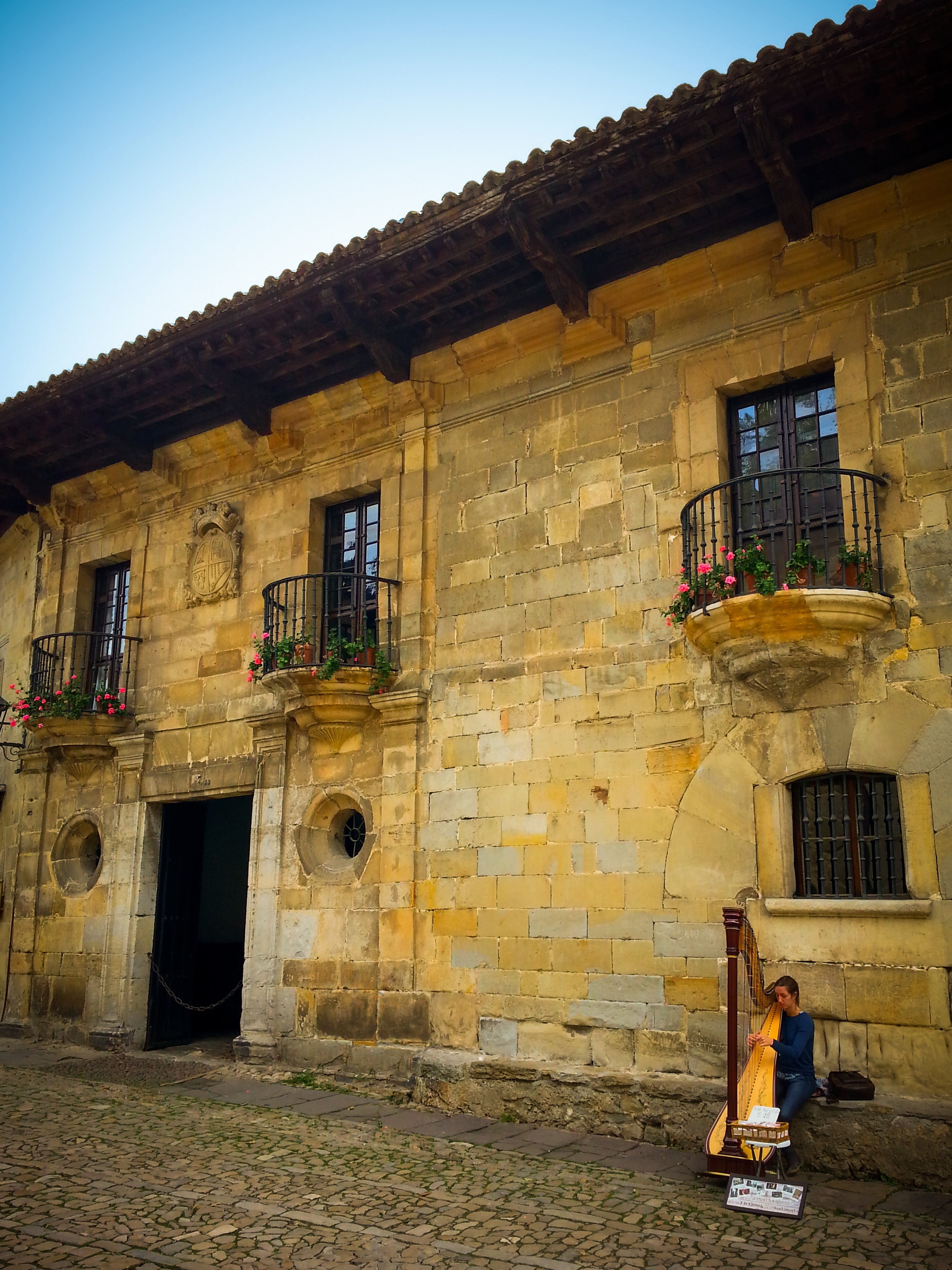 2K, house, built structure, city, real people, residential district, outdoors, building, nature, instrument, window, harp, day, architecture, santillana del mar, Phone HD Wallpaper