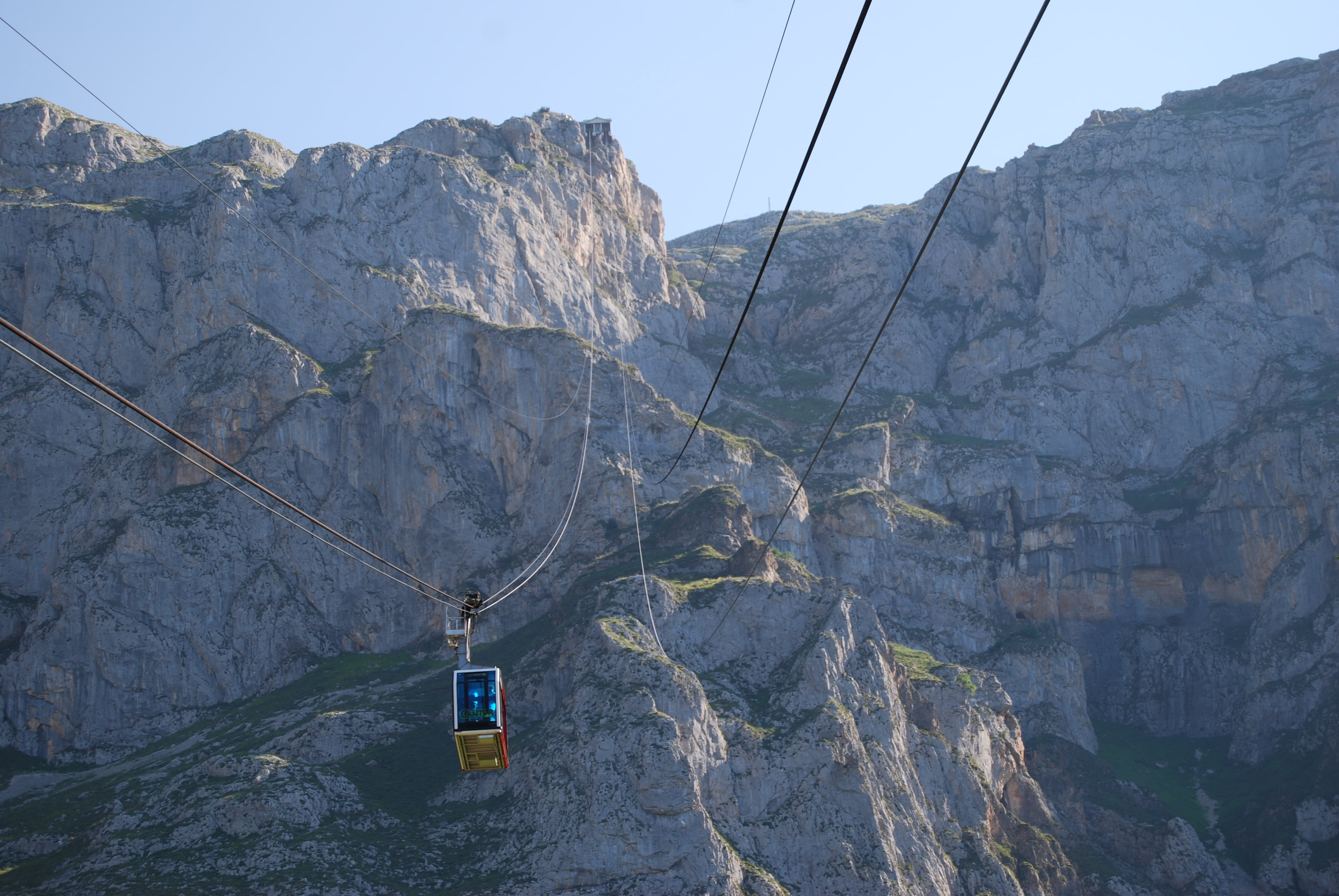 scenics - nature, rock, rocky mountains, 4K, solid, outdoors, nature, rocks, geology, liébana, transportation, rock - object, cable, cable car, formation, HD Wallpaper