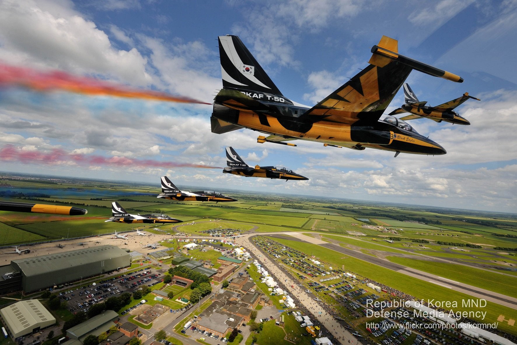 air, team, jets, black, t 50, aircrafts, 720P, aerobatic, eagles, korean, south, eagle, golden, HD Wallpaper