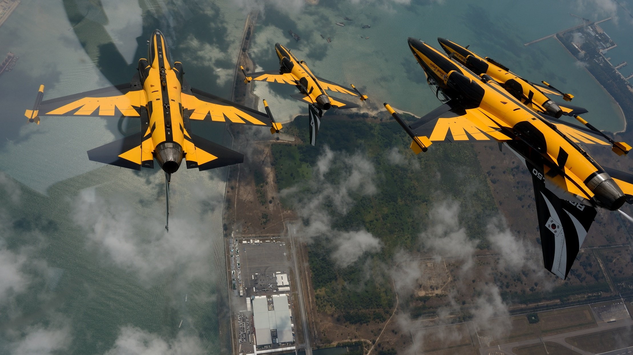 south, team, t 50, air, 1080P, black, eagle, golden, jets, eagles, aircrafts, aerobatic, korean, HD Wallpaper