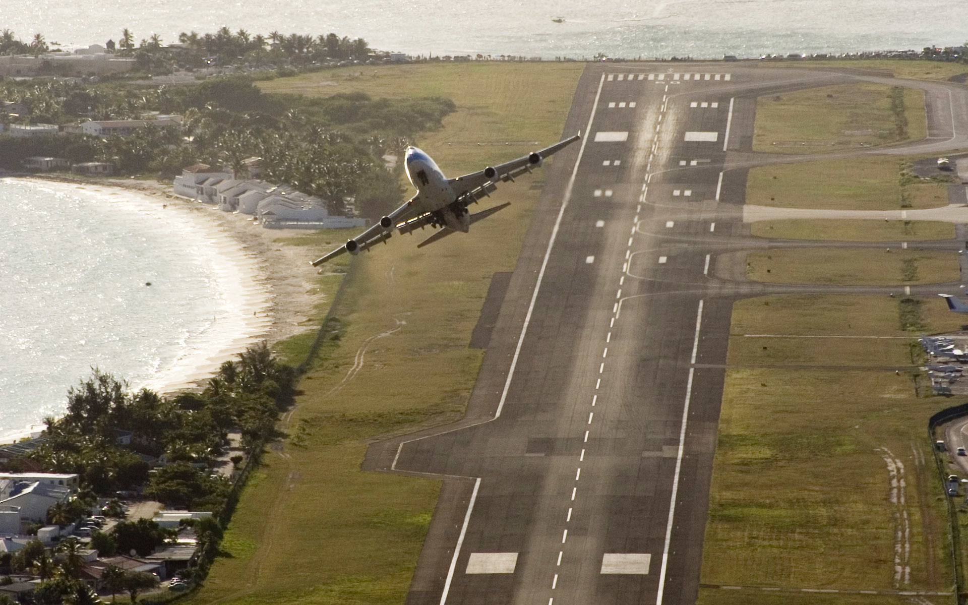 WFP, Airport, the plane, The rise, strip, the ocean, island, 1080P, Passenger, KLM, takeoff, Boeing, 747, 400, AirFrance, sea, HD Wallpaper