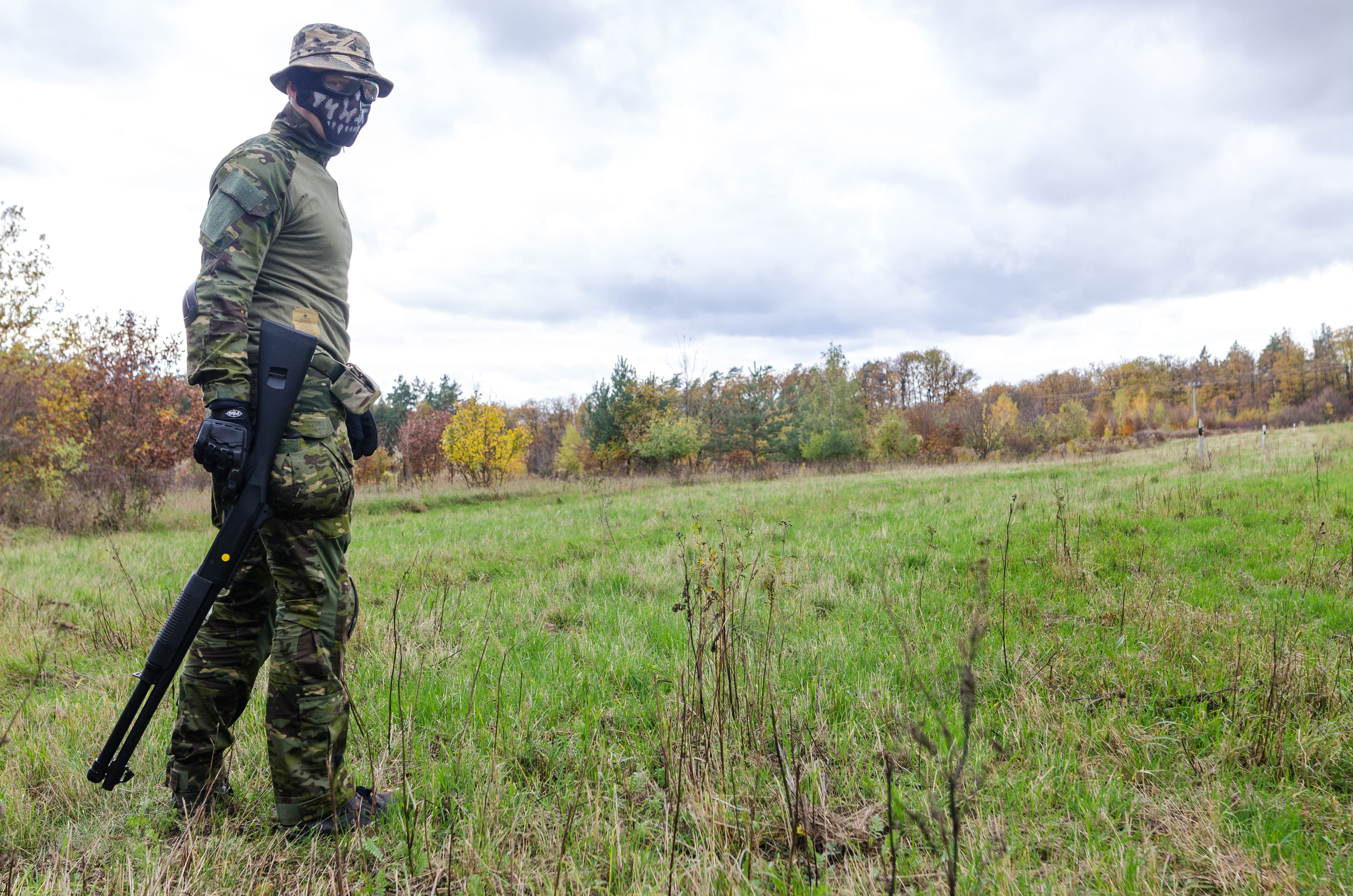 agriculture, background, armed, automatic, holding, soldier, action, special, aiming, 4K, gun, military, cropland, one person, battle, photo, growth, standing, HD Wallpaper