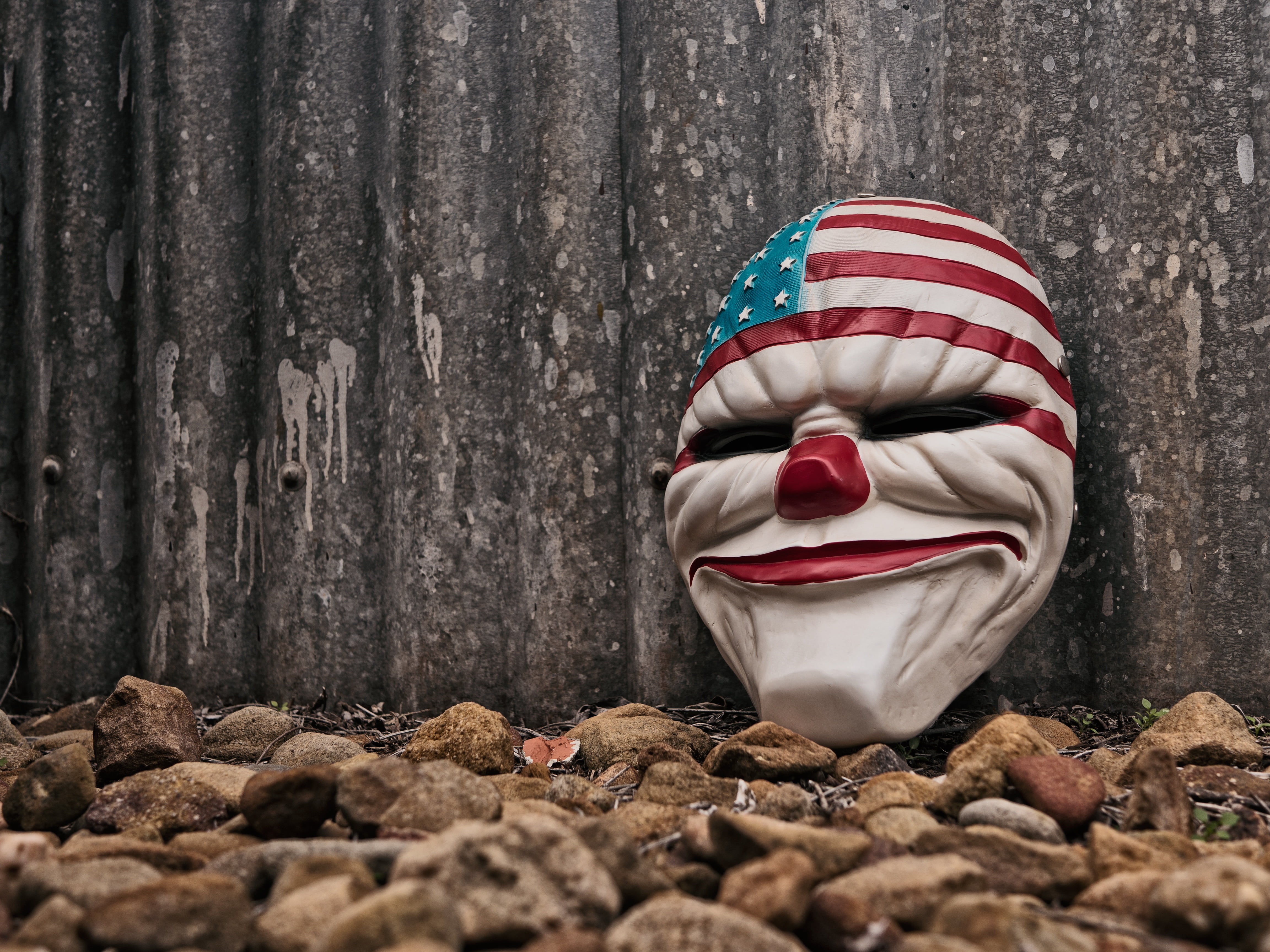 flag, fright, real people, land, circus, dark, one person, lost, clothing, plant, lifestyles, face, 4K, halloween, horror, scary, beach, striped, wood - material, HD Wallpaper
