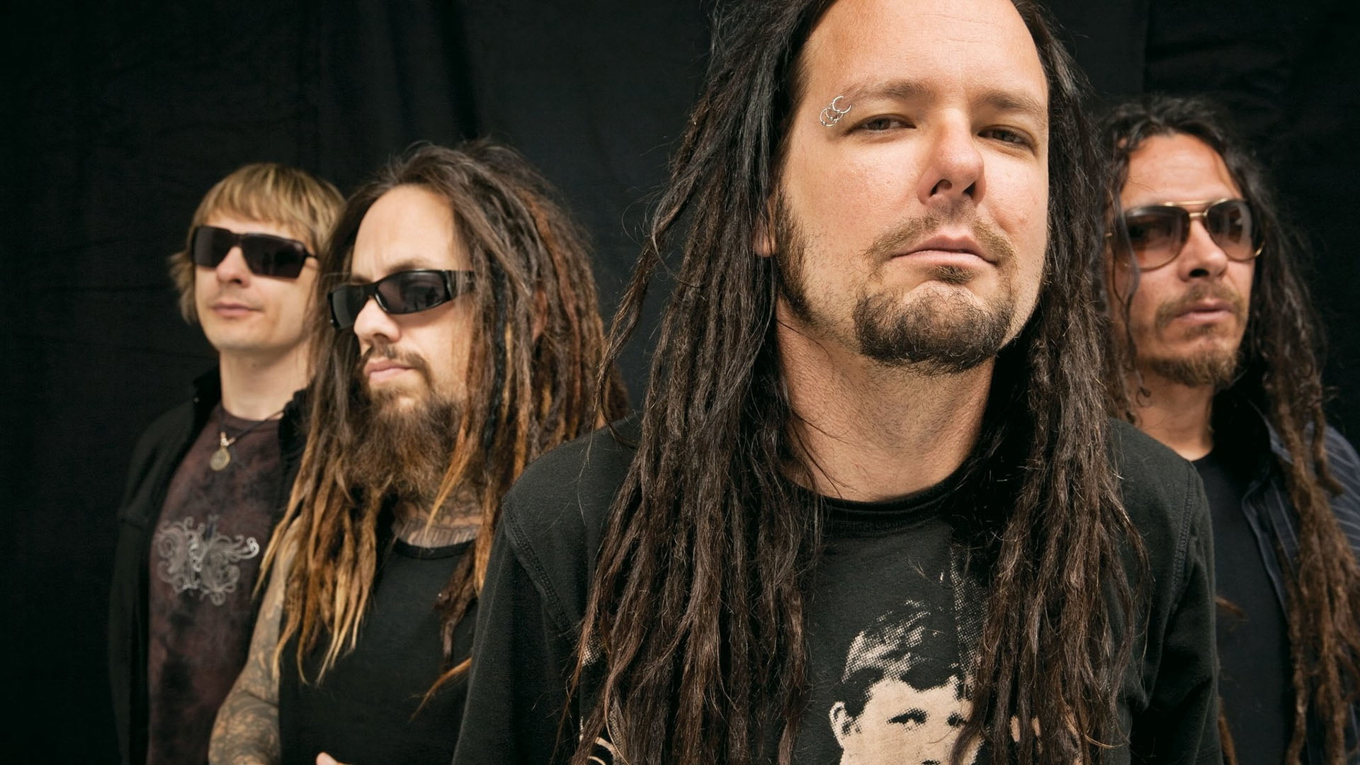 korn, people, band, young Adult, smiling, facial hair, 1080P, group Of People, togetherness, young Women, hairstyle, fashion, women, t-shirts, males, piercing, HD Wallpaper