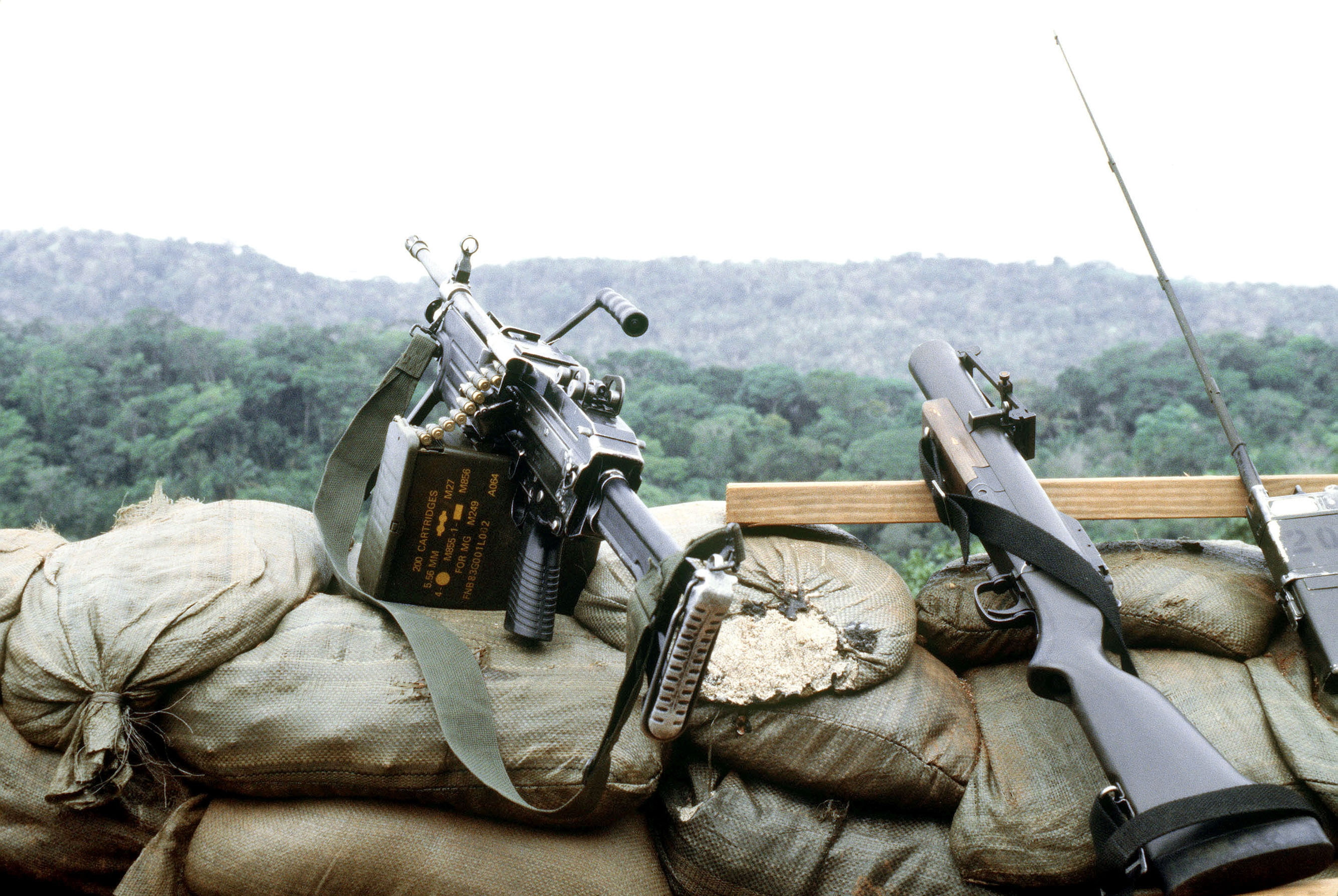 modern, 2K, gun, weapons, x, machine gun, art, hd, machine, architecture, HD Wallpaper