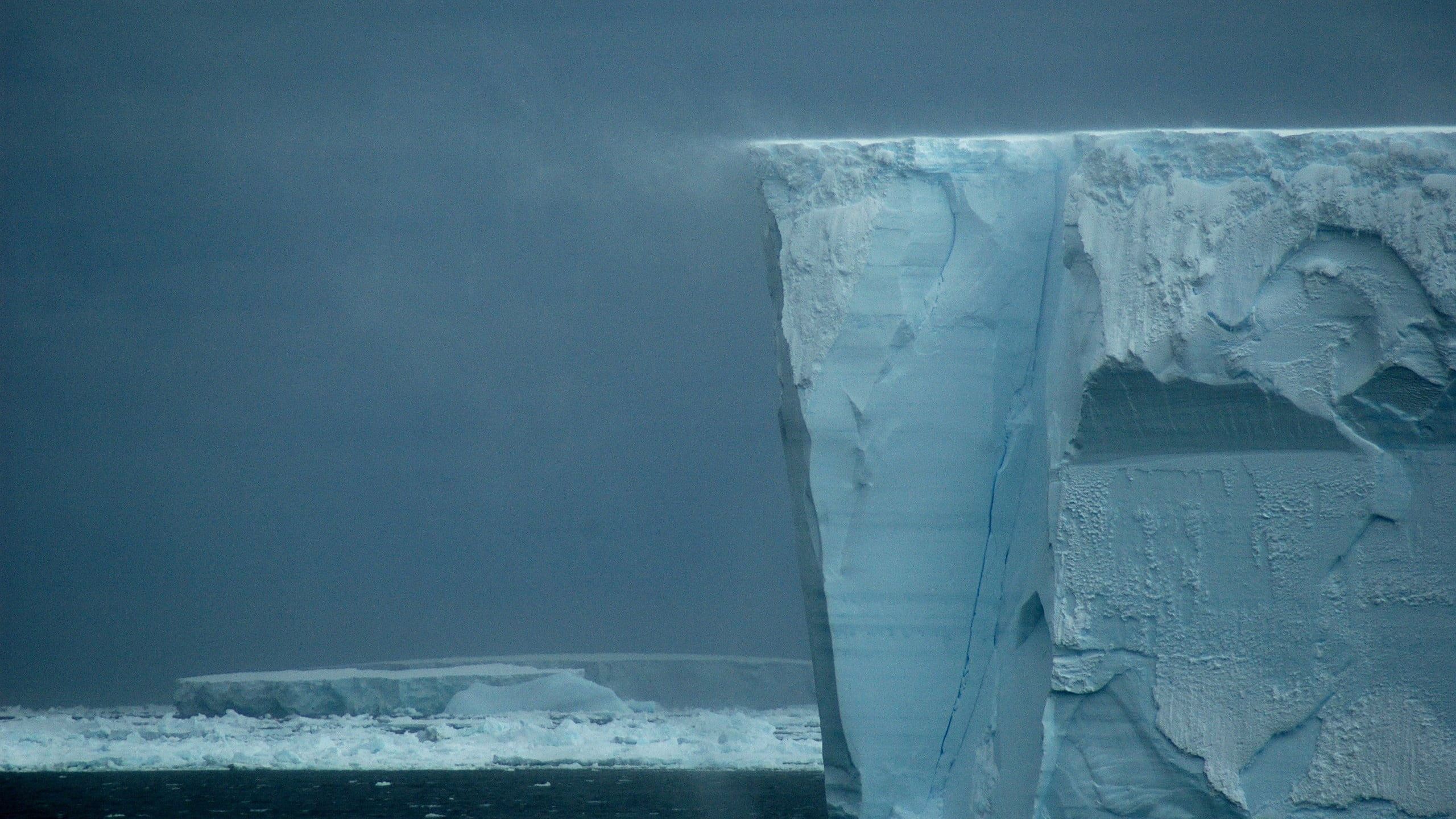 day, environment, melting, extreme weather, icicle, cliff, gray, 2K, landscape, no people, nature, winter, frozen, iceberg - ice formation, iceberg, glacier, HD Wallpaper