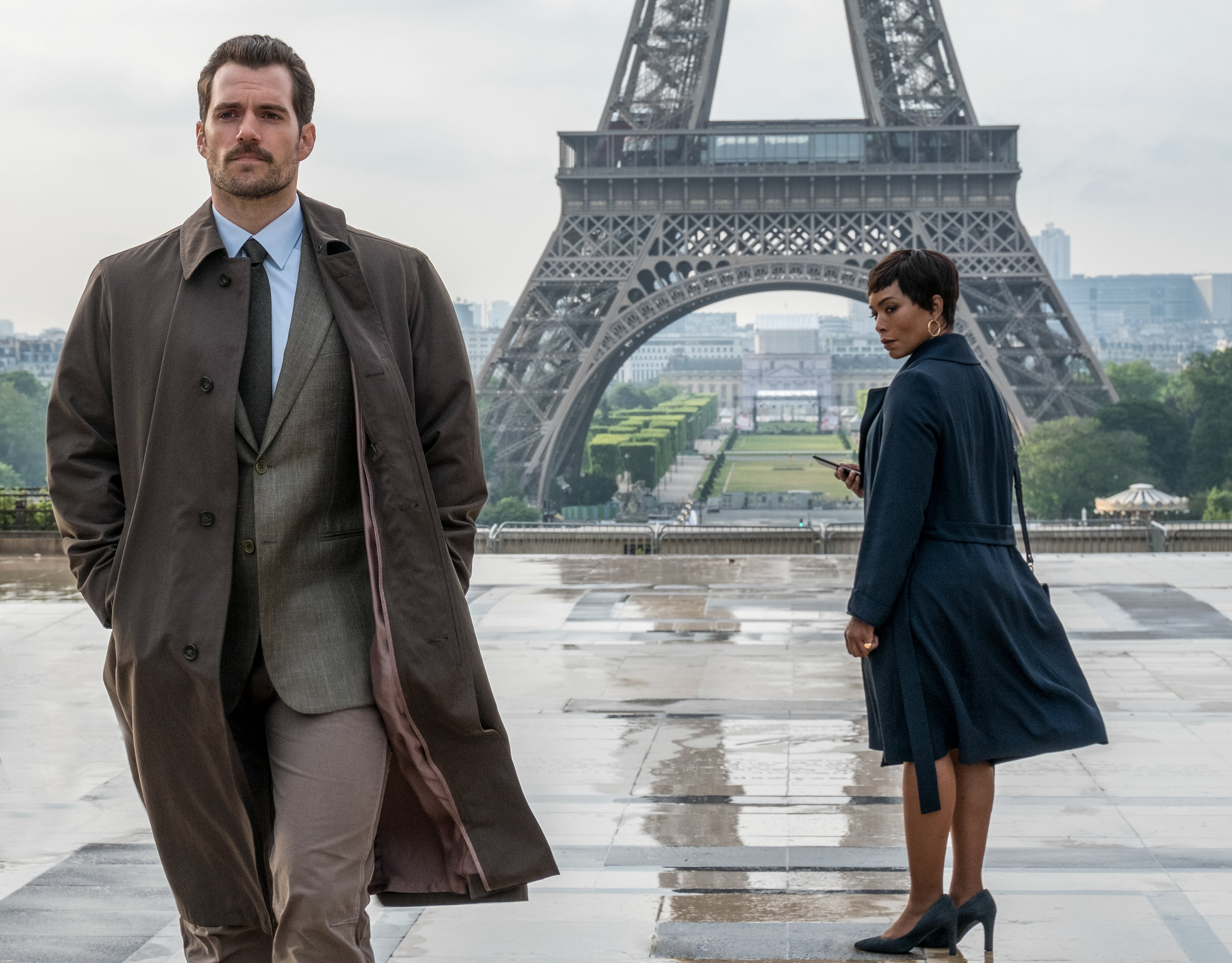 well-dressed, building exterior, mid adult, mid adult men, travel destinations, young men, built structure, henry cavill, city, architecture, hd, 4K, males, HD Wallpaper