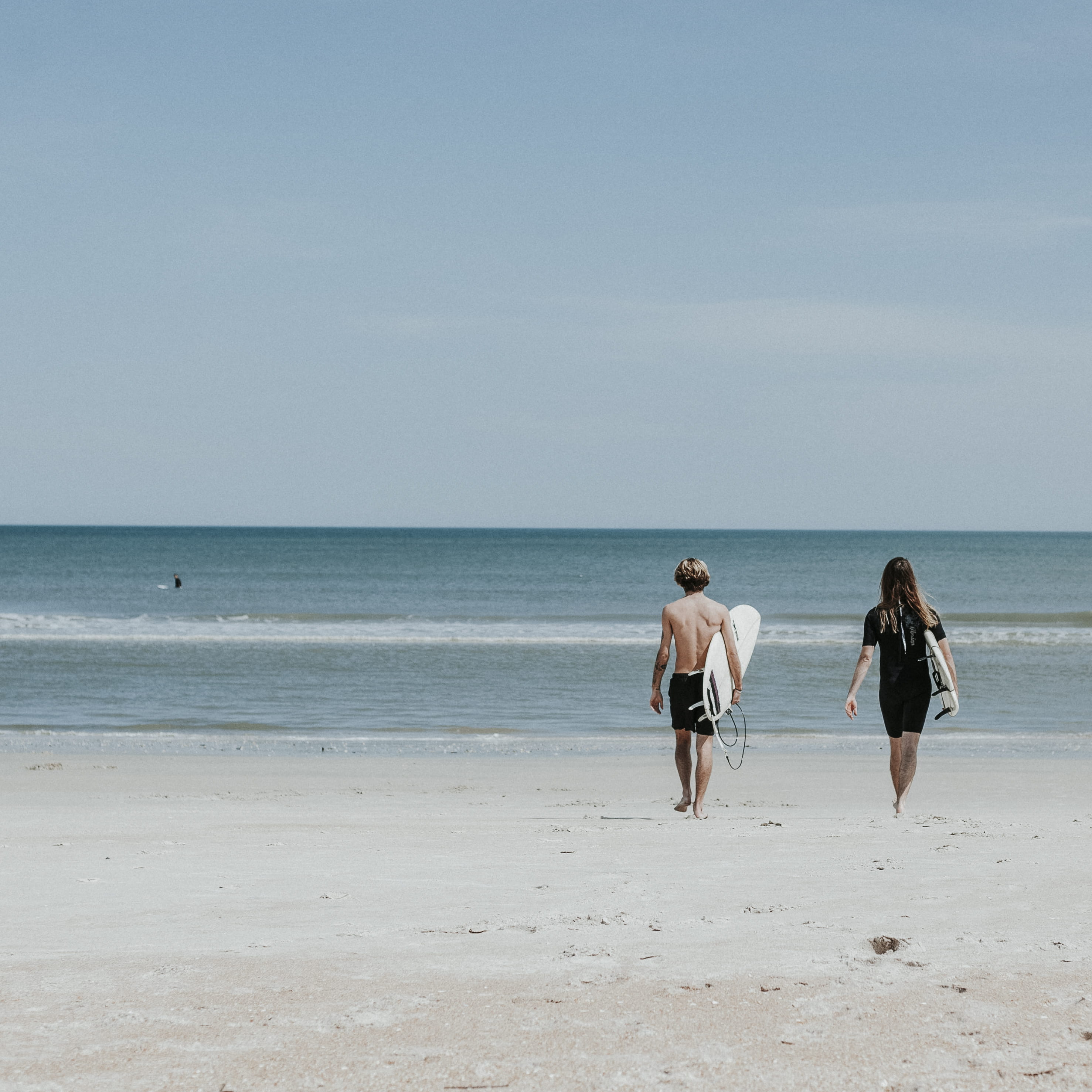 horizon over water, lifestyles, beauty in nature, nature, human Age, sea, beach, surfboard, horizon, day, land, walking, real people, ocean, 2K, vacation, Phone HD Wallpaper