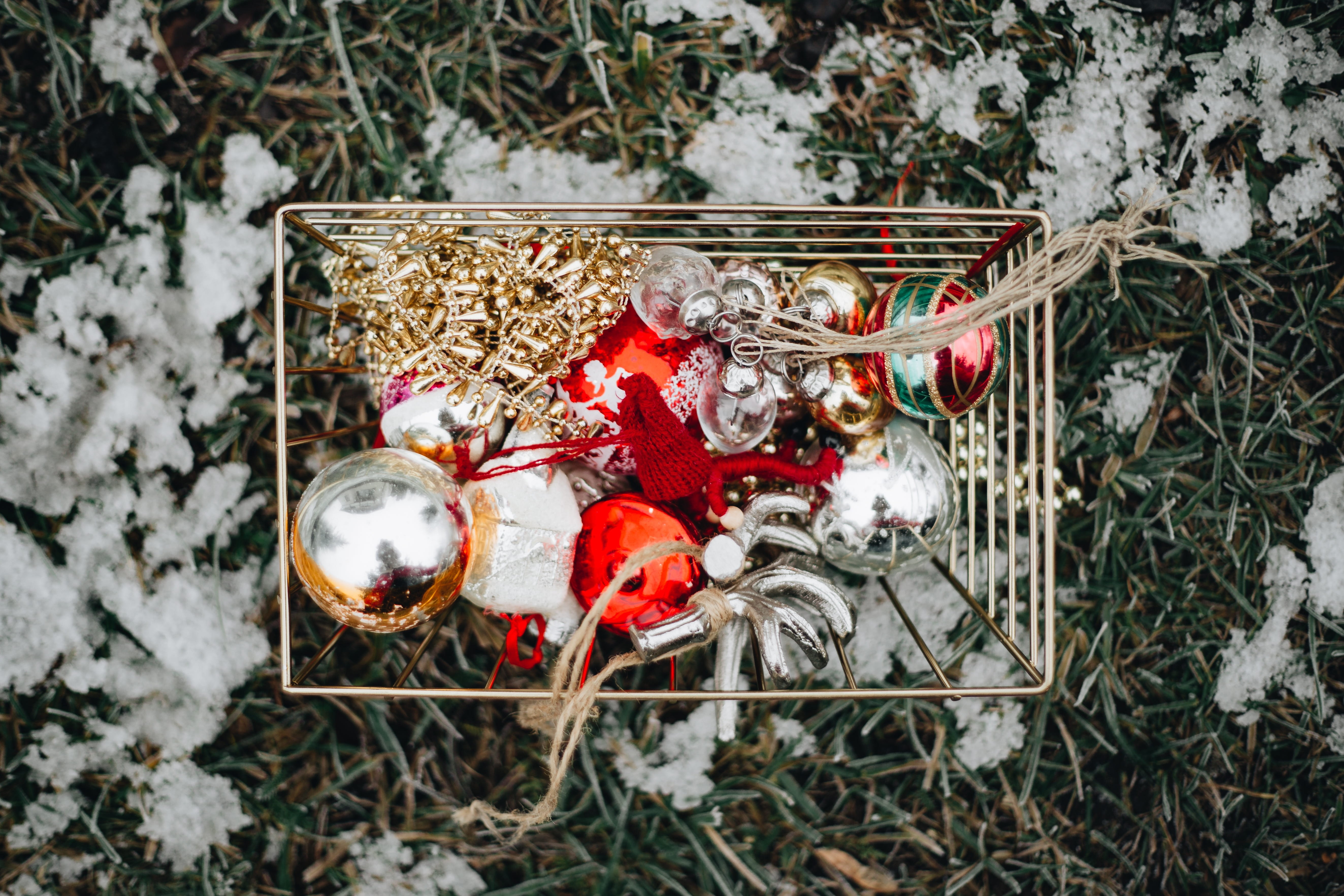 no people, plant, fashioned, close-up, leaf, holiday, celebration, field, ornaments, dry, december, christmas, snow, red, decoration, old, winter, tree, HD Wallpaper