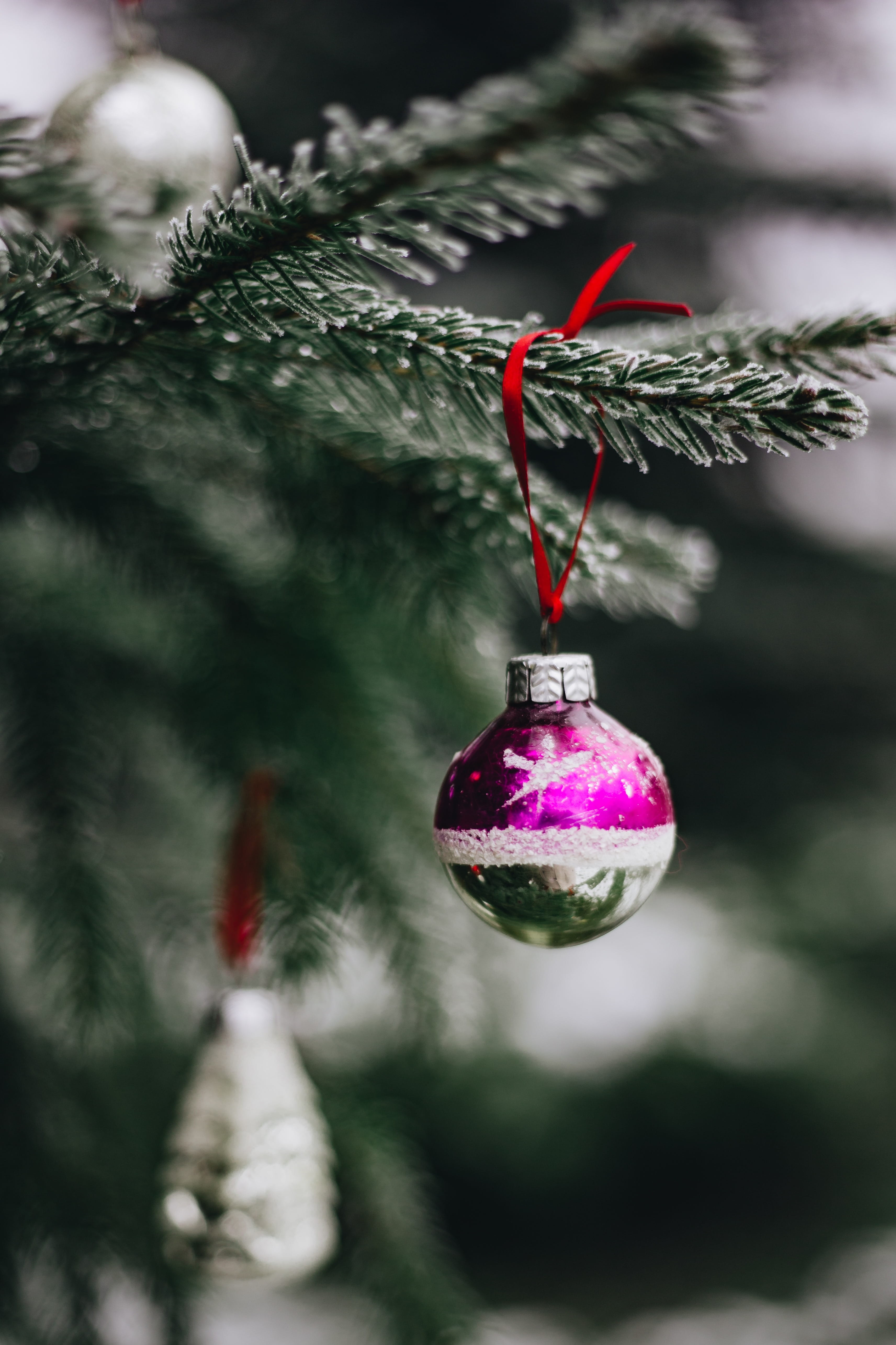 no people, retro, decoration, holiday - event, ornaments, close-up, 5K, selective focus, event, celebration, day, celebration event, fashioned, Christmas balls, Phone HD Wallpaper