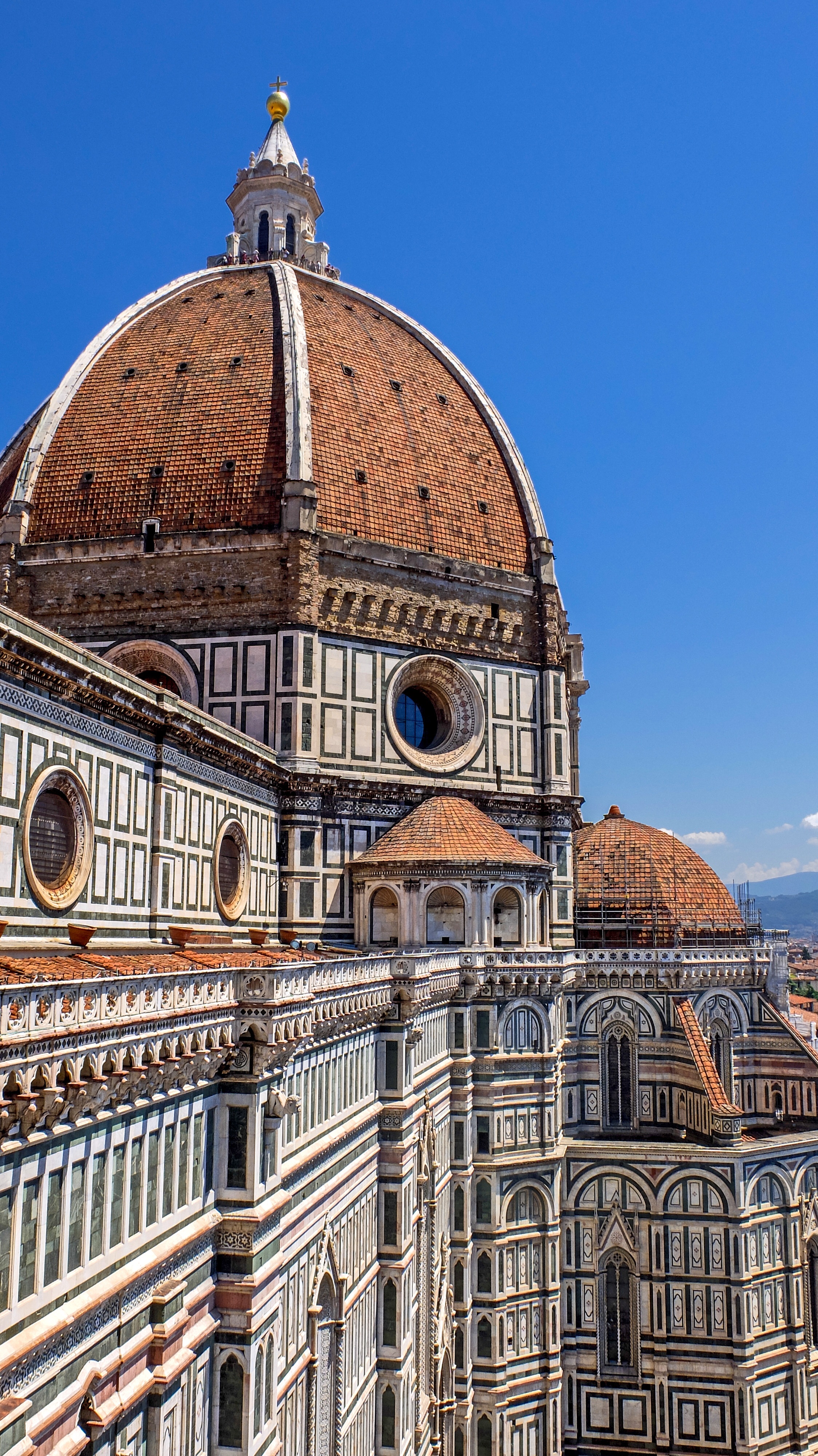 clear sky, the past, top, low angle view, duomo, building exterior, nature, sky, religion, no people, architecture, building, history, built structure, Phone HD Wallpaper