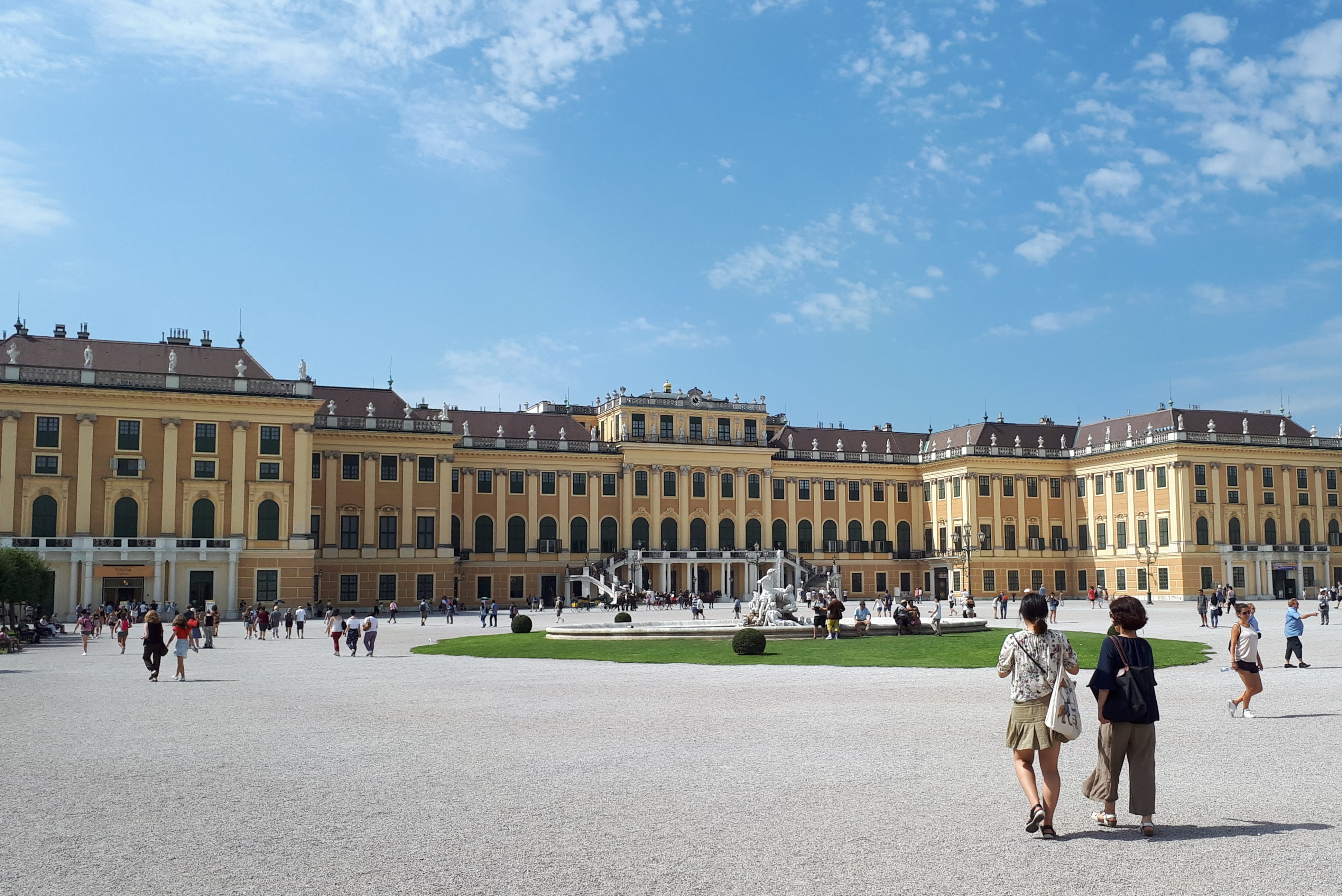 sky, city, outdoors, women, tourist, 4K, places of interest, europe, architecture, men, people, historically, park, castle park, real people, castle courtyard, HD Wallpaper
