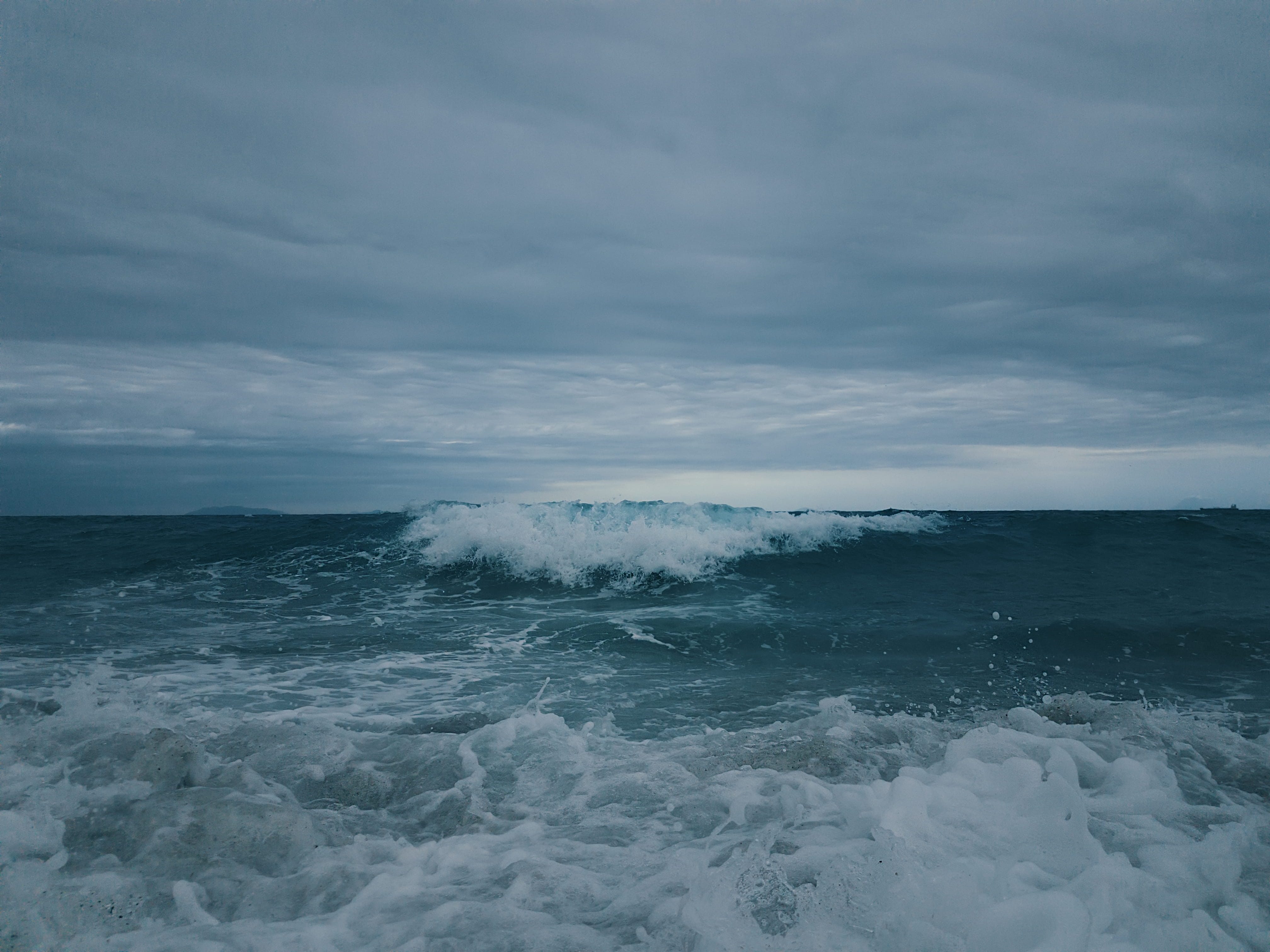 huge, cold, aquatic sport, outdoors, flowing water, 4K, power in nature, wave, day, nature, water, sea, motion, ocean, storm, surfing, sport, idyllic, HD Wallpaper