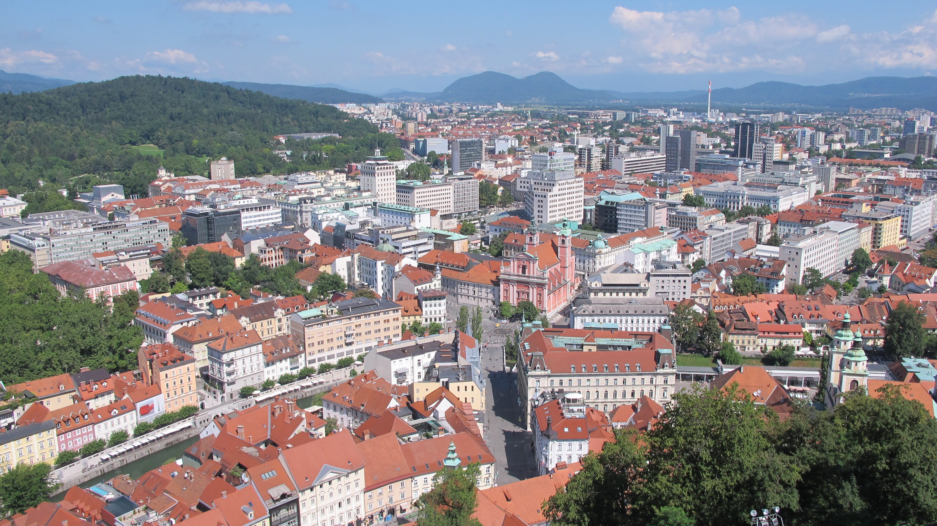 townscape, sky, ljubljanica, old town, building, slovenia, tree, roof, built structure, crowd, nature, town, plant, building exterior, 2K, architecture, HD Wallpaper